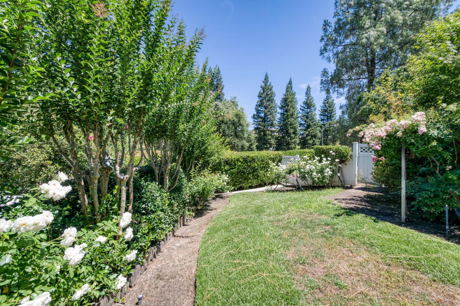 320 W Bluff Ave #103, Fresno, CA 93711