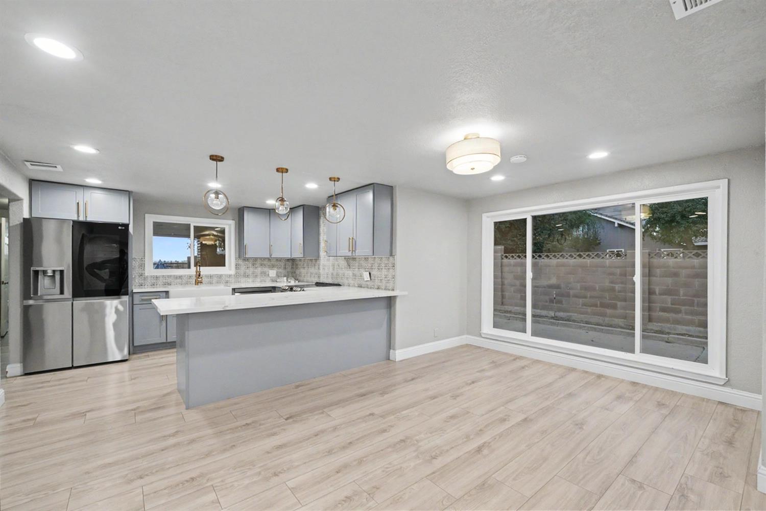 1374 E Gaschen Ave, Fresno, CA 93725