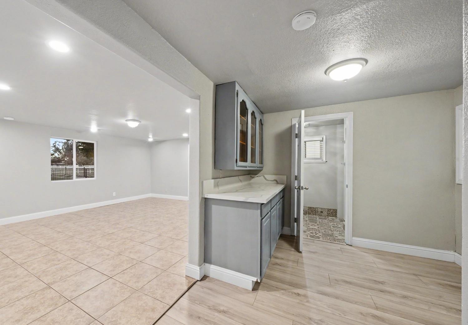 1374 E Gaschen Ave, Fresno, CA 93725