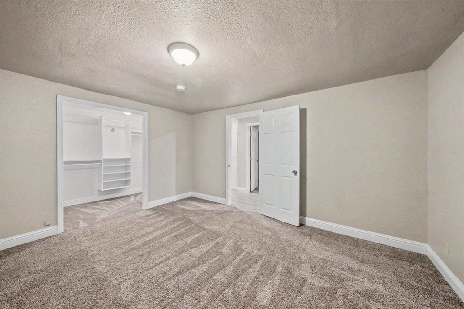 1374 E Gaschen Ave, Fresno, CA 93725