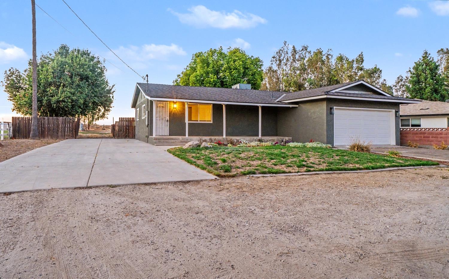 1374 E Gaschen Ave, Fresno, CA 93725