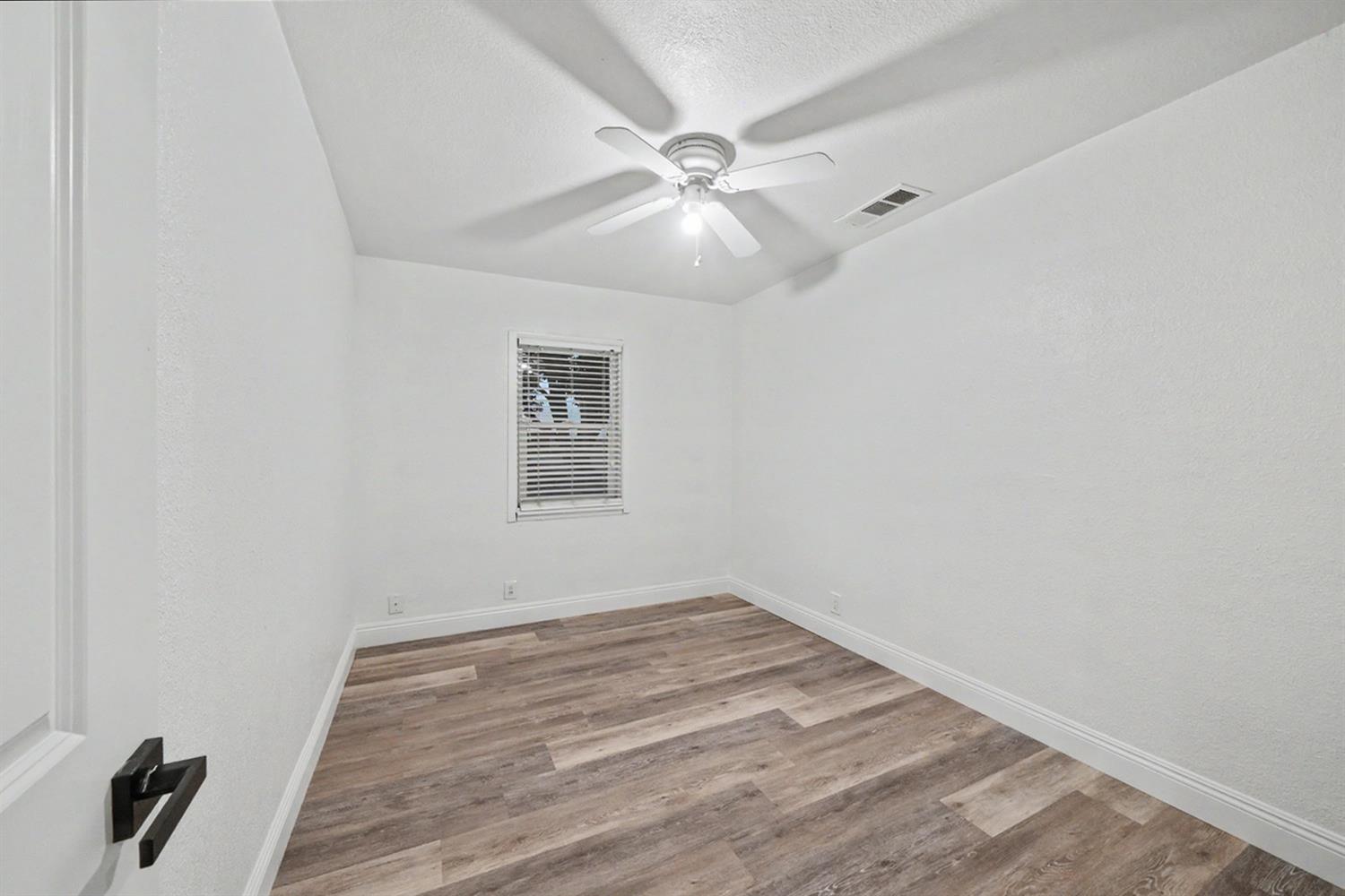 1374 E Gaschen Ave, Fresno, CA 93725