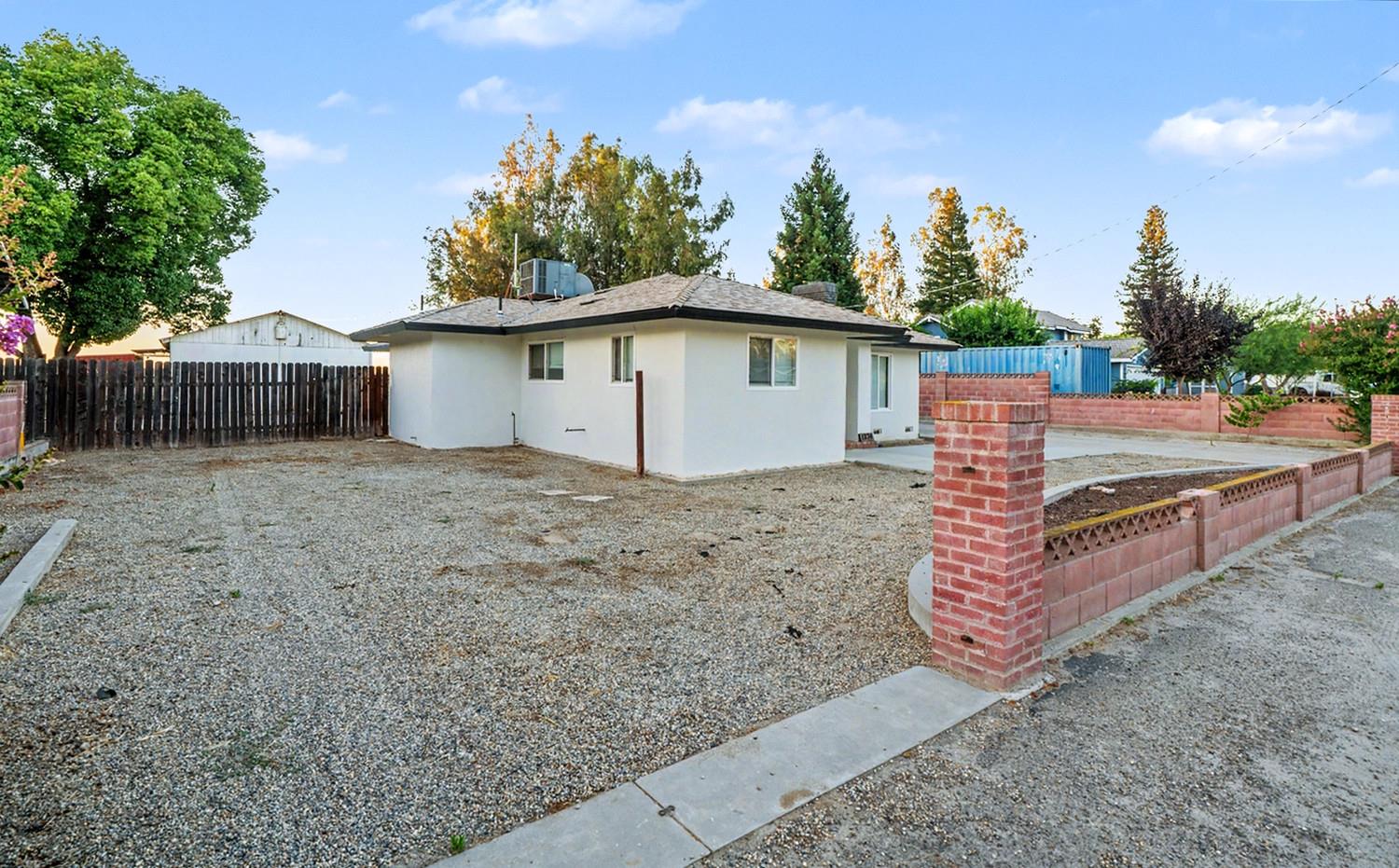 1374 E Gaschen Ave, Fresno, CA 93725