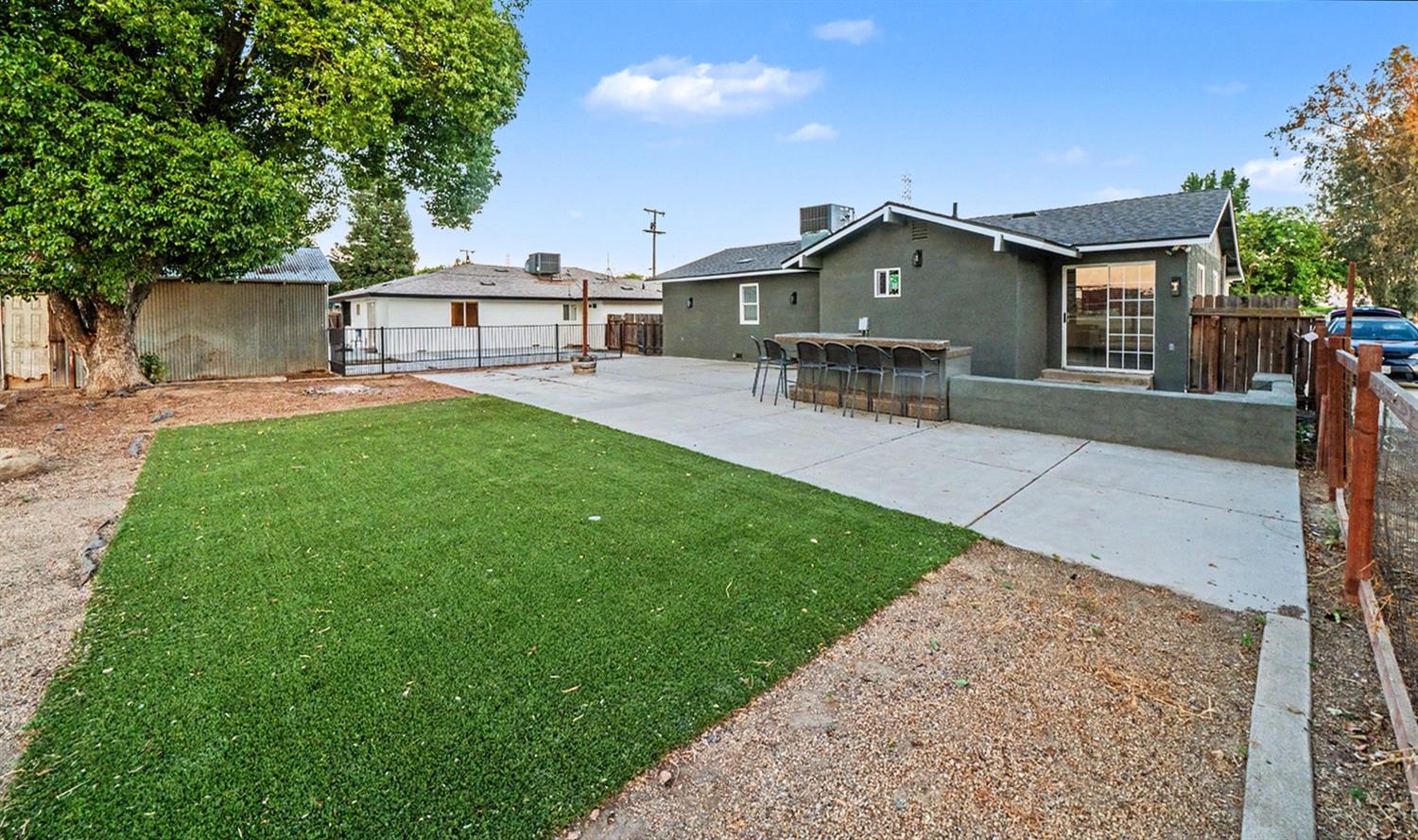 1374 E Gaschen Ave, Fresno, CA 93725