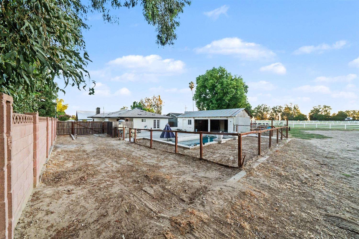 1374 E Gaschen Ave, Fresno, CA 93725