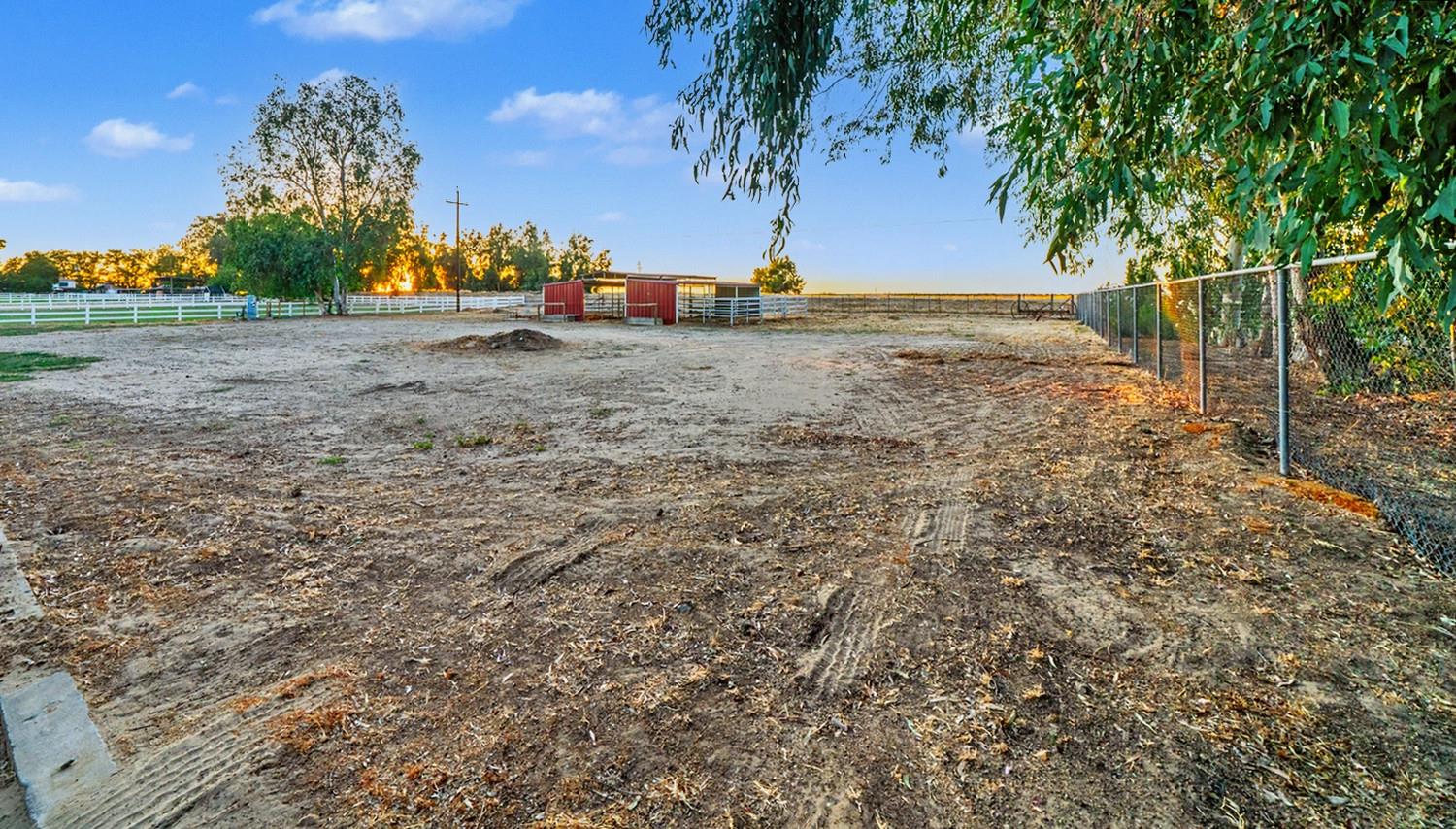1374 E Gaschen Ave, Fresno, CA 93725
