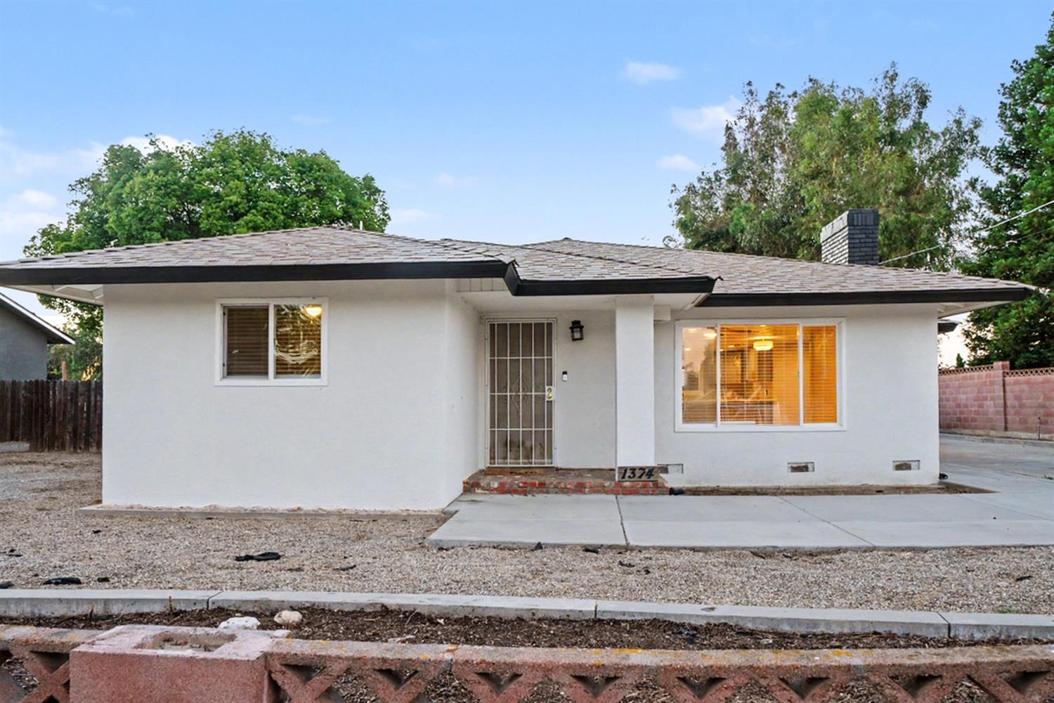 1374 E Gaschen Ave, Fresno, CA 93725