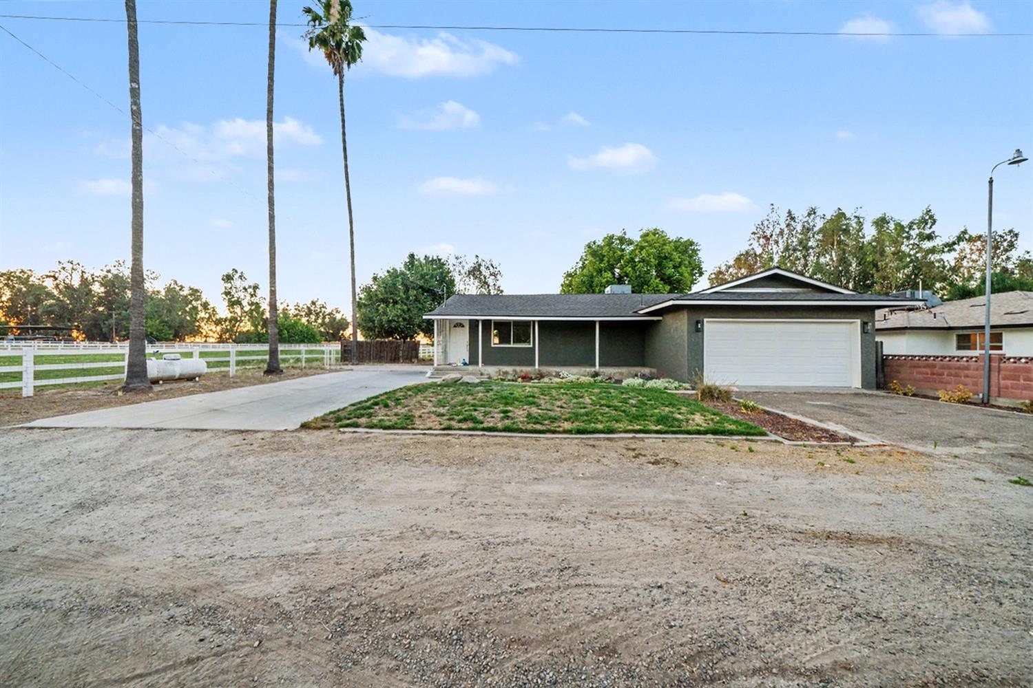1374 E Gaschen Ave, Fresno, CA 93725
