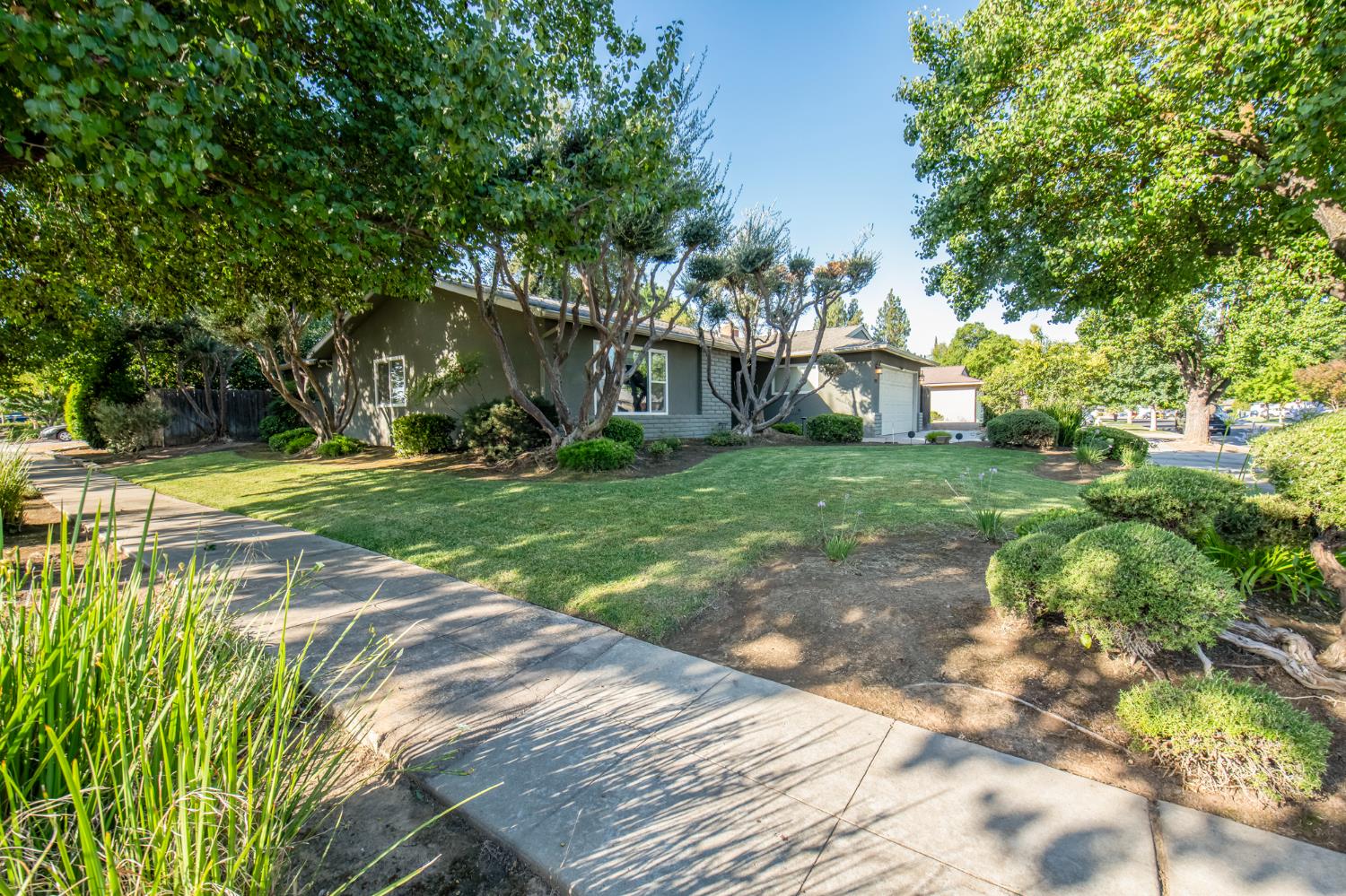 1293 W Dyer Ave, Fresno, CA 93711