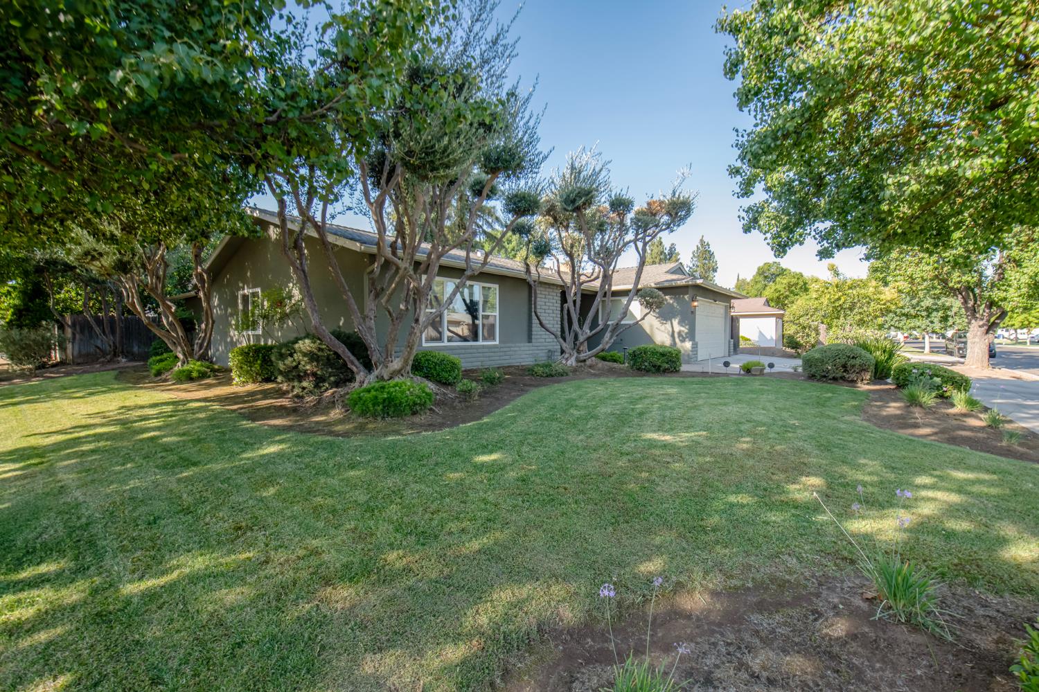 1293 W Dyer Ave, Fresno, CA 93711