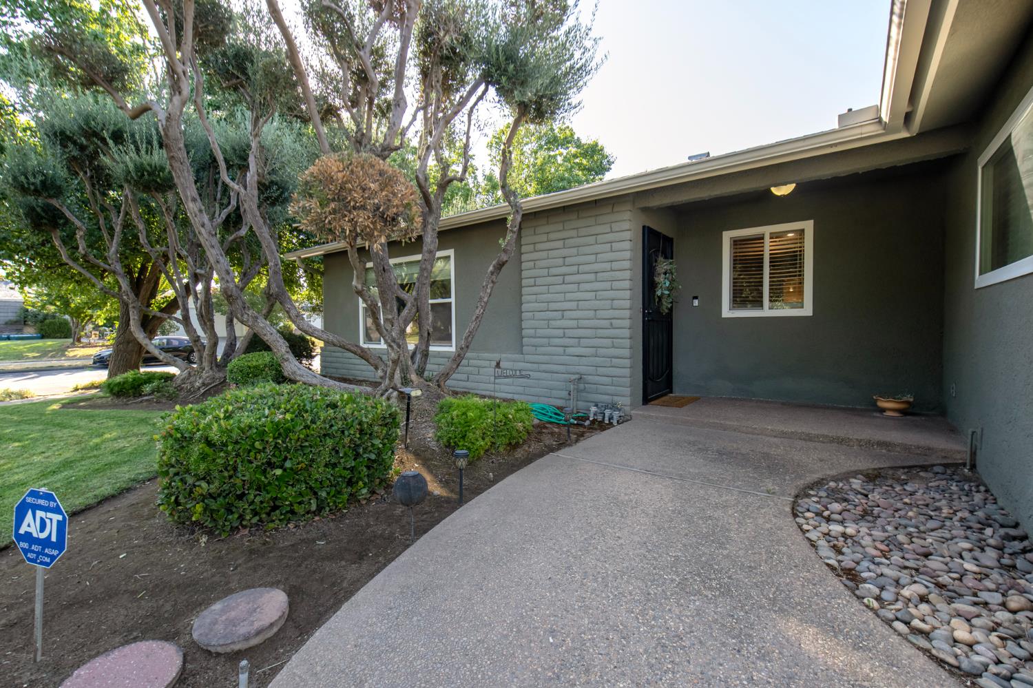 1293 W Dyer Ave, Fresno, CA 93711
