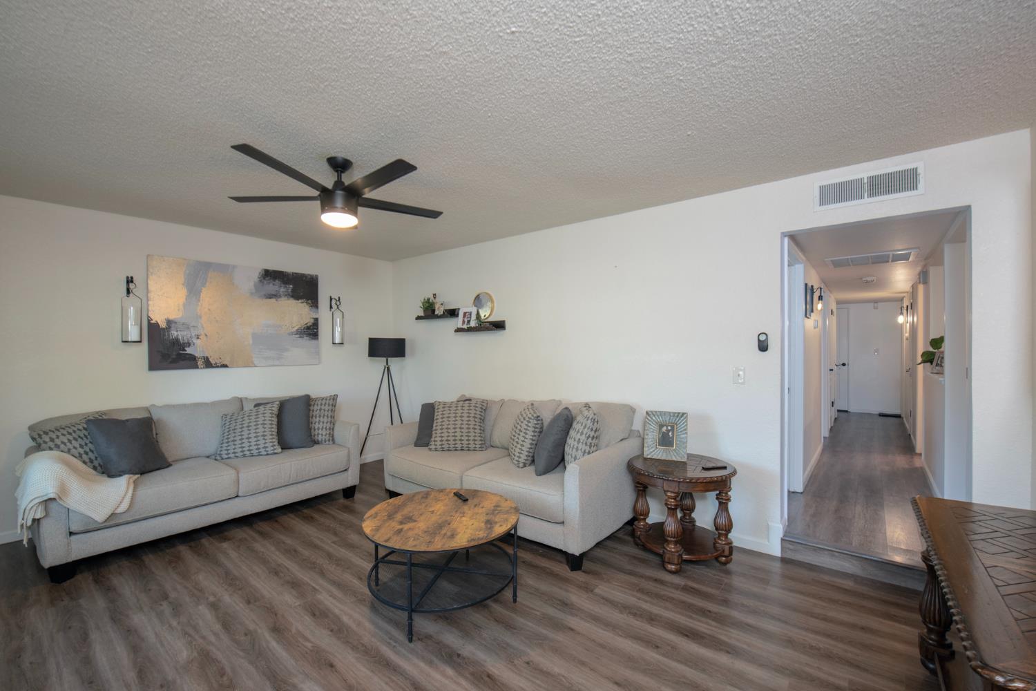 1293 W Dyer Ave, Fresno, CA 93711
