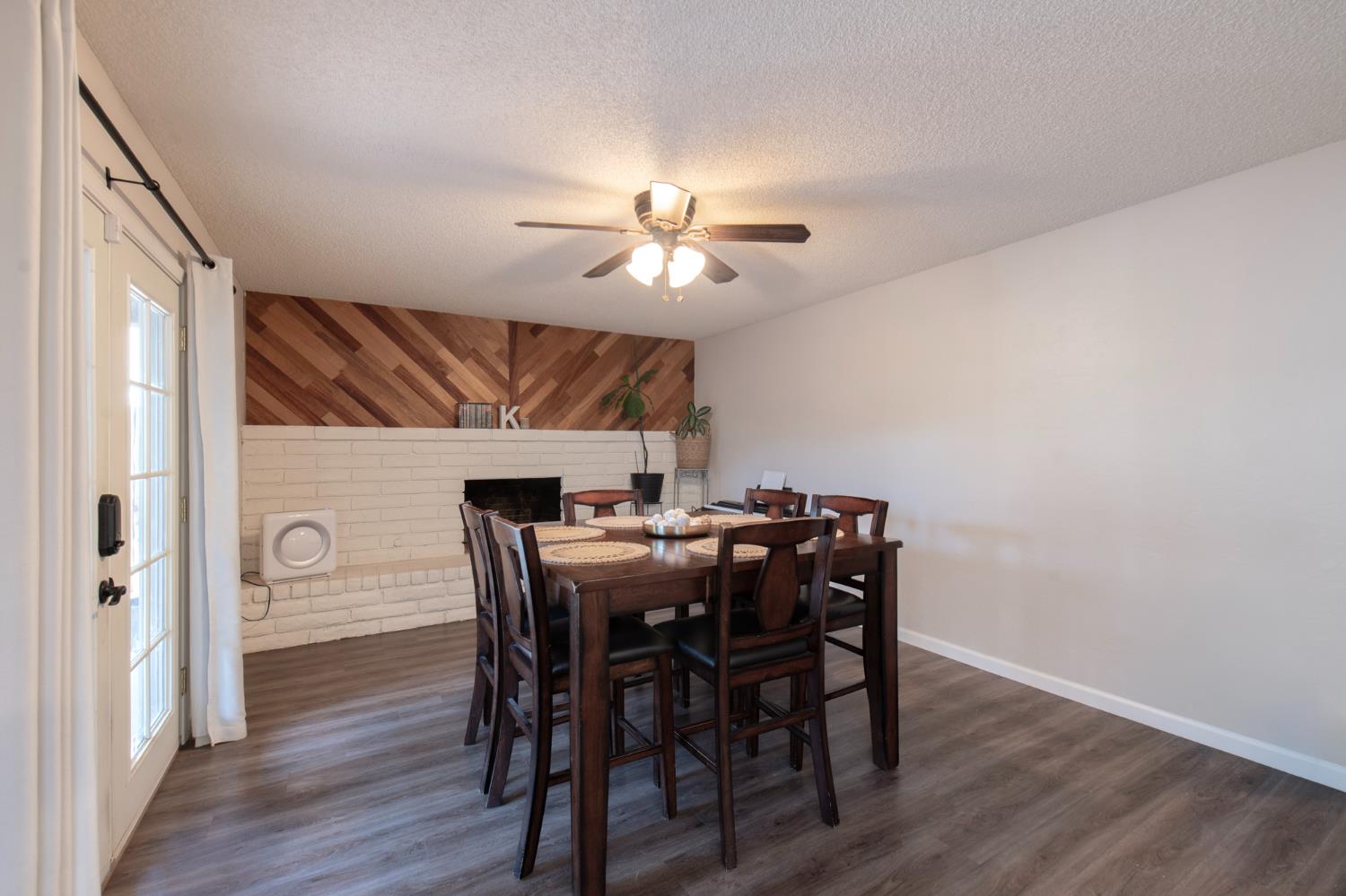 1293 W Dyer Ave, Fresno, CA 93711