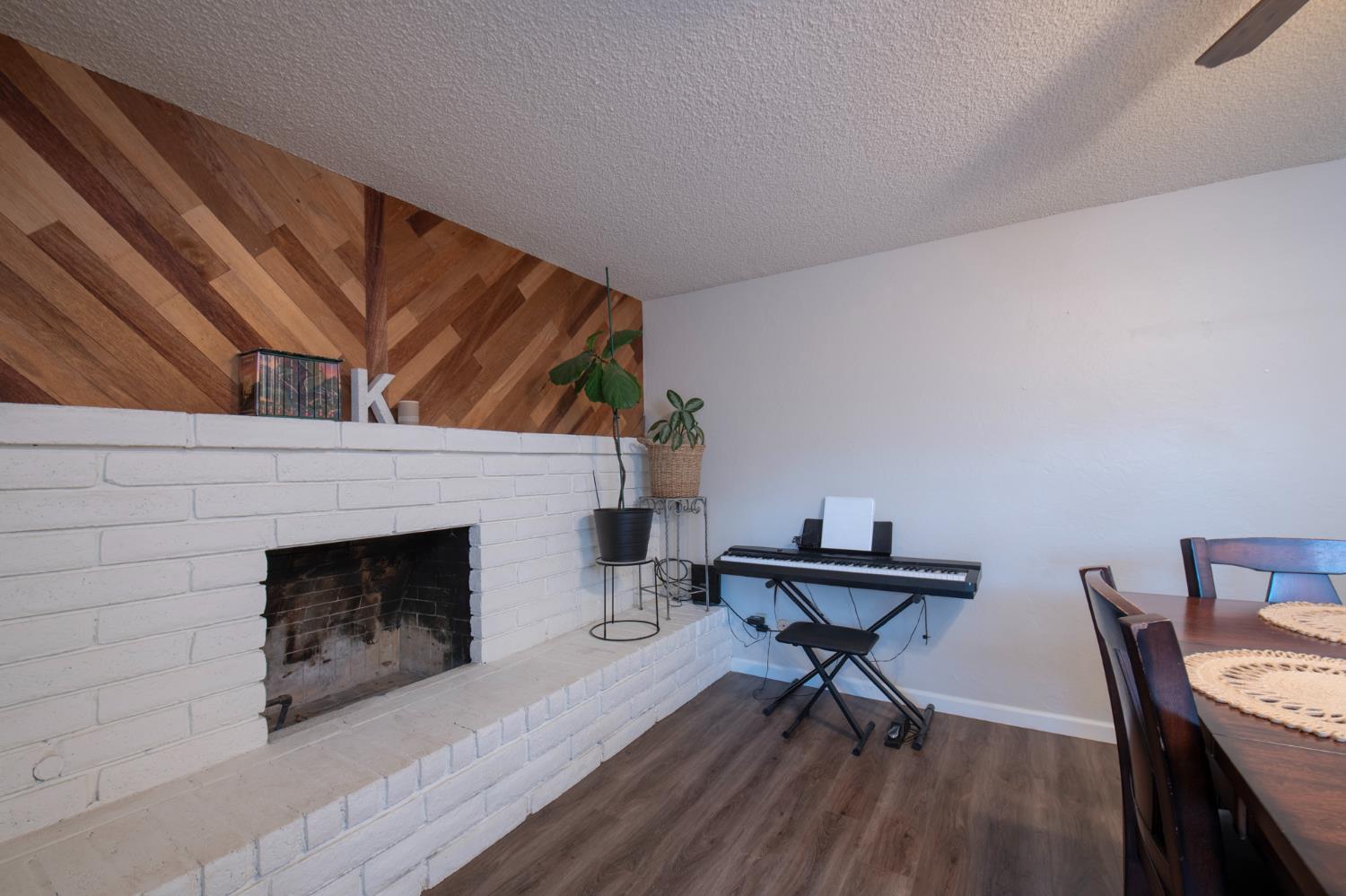 1293 W Dyer Ave, Fresno, CA 93711