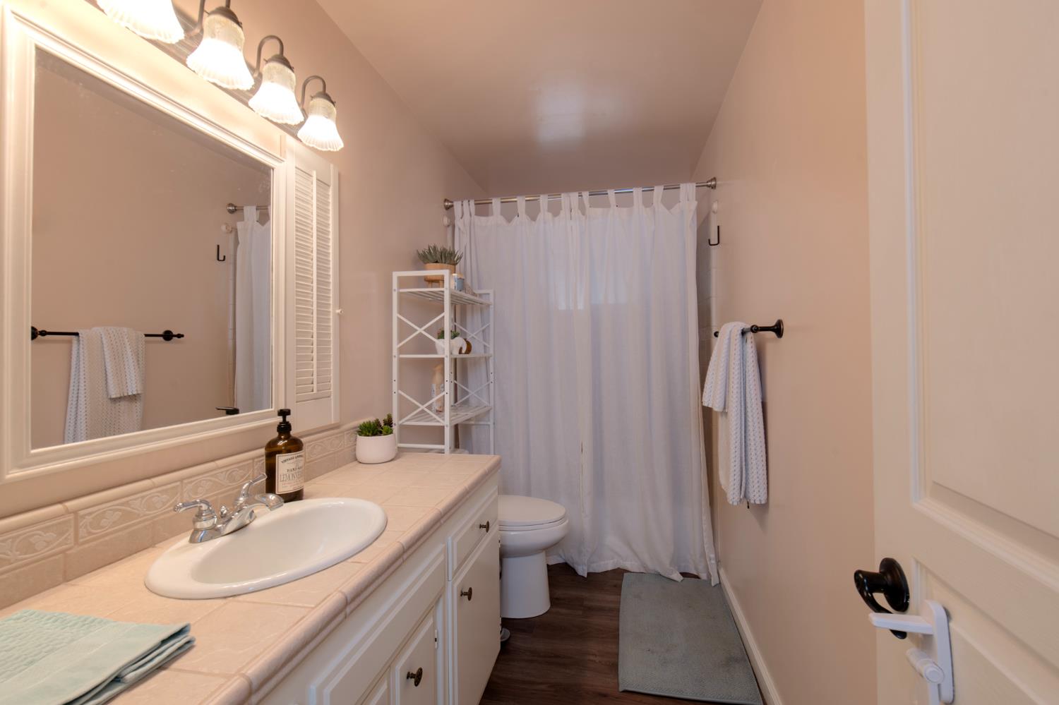 1293 W Dyer Ave, Fresno, CA 93711