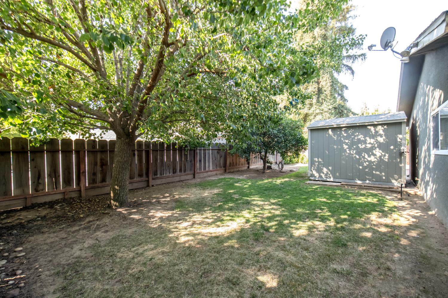 1293 W Dyer Ave, Fresno, CA 93711