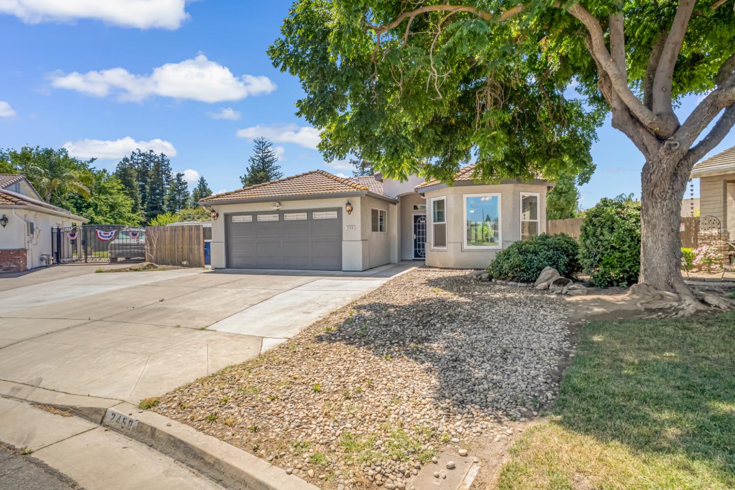 2468 S Phillip Ave, Fresno, CA 93727