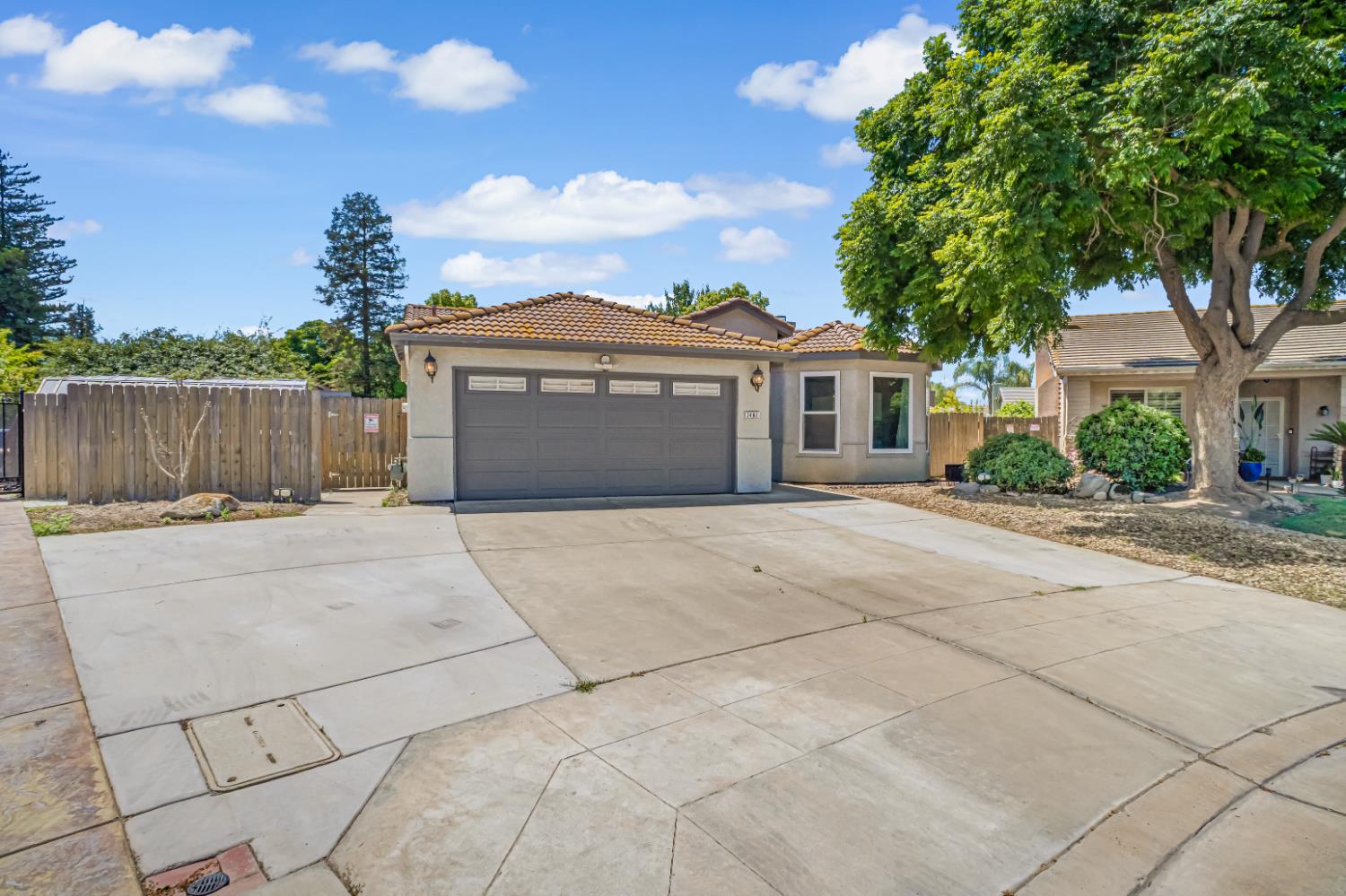 2468 S Phillip Ave, Fresno, CA 93727
