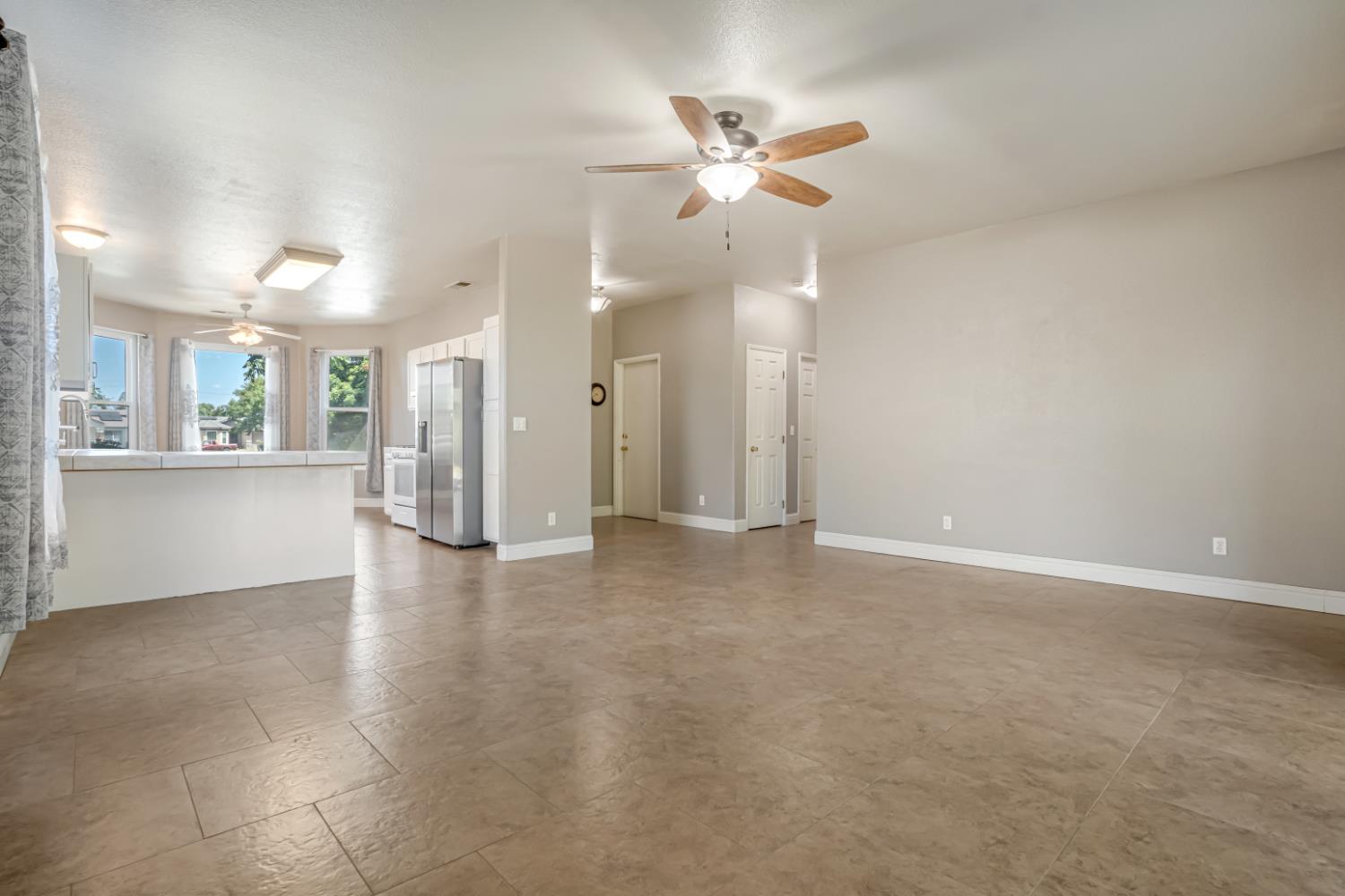 2468 S Phillip Ave, Fresno, CA 93727