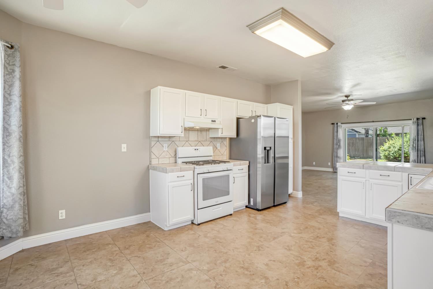 2468 S Phillip Ave, Fresno, CA 93727
