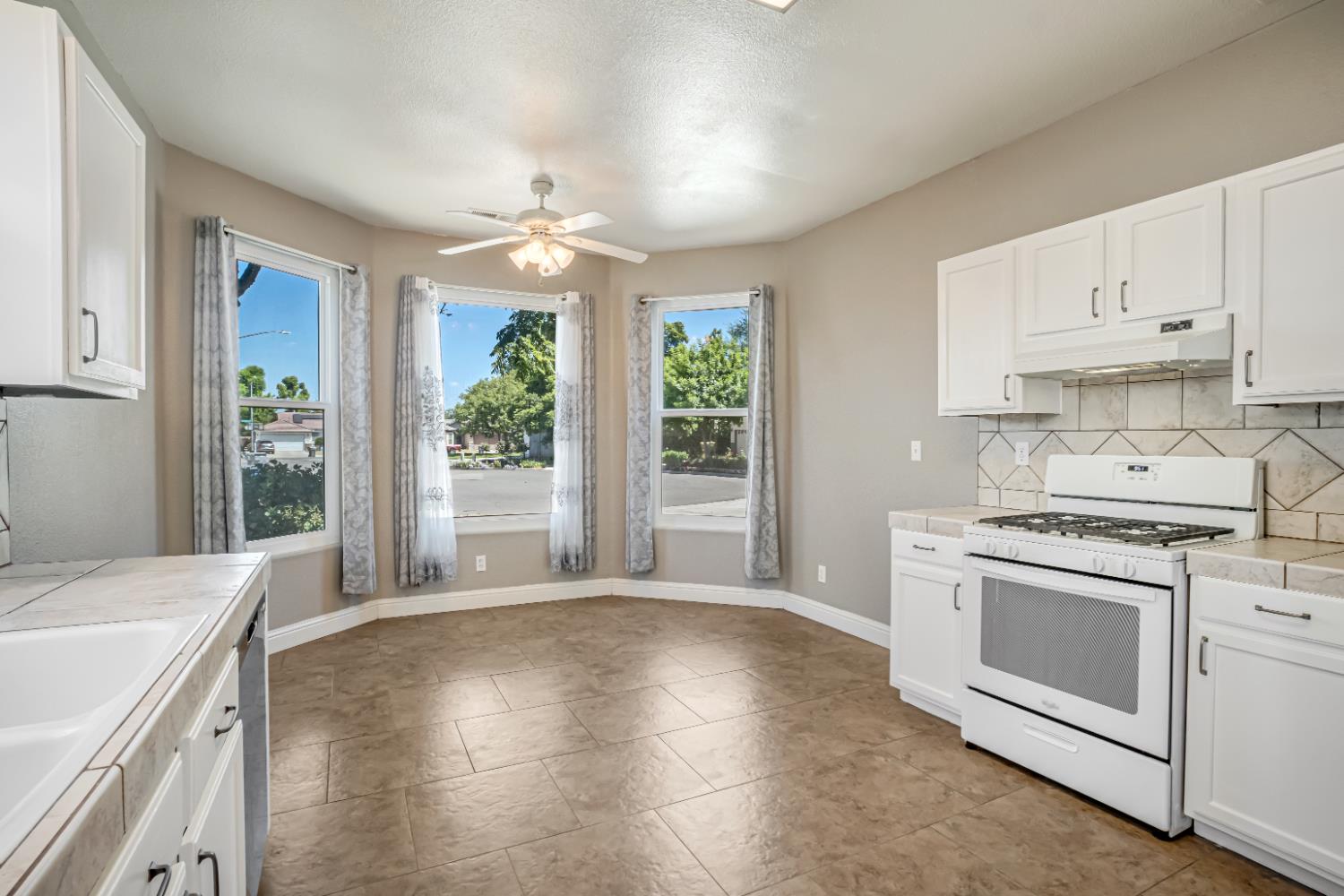 2468 S Phillip Ave, Fresno, CA 93727