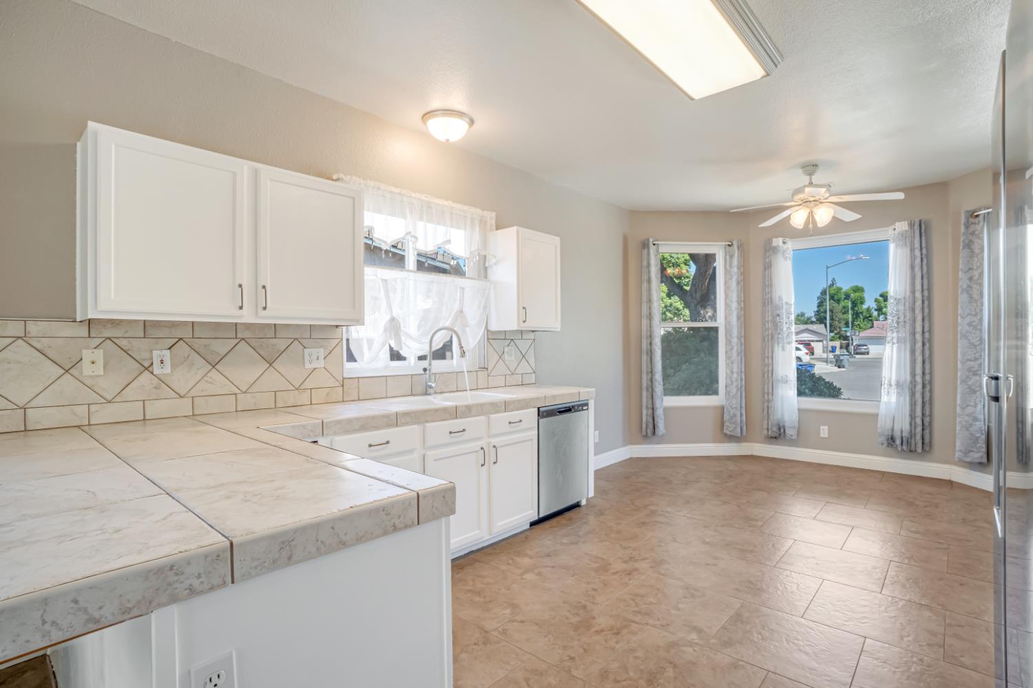 2468 S Phillip Ave, Fresno, CA 93727
