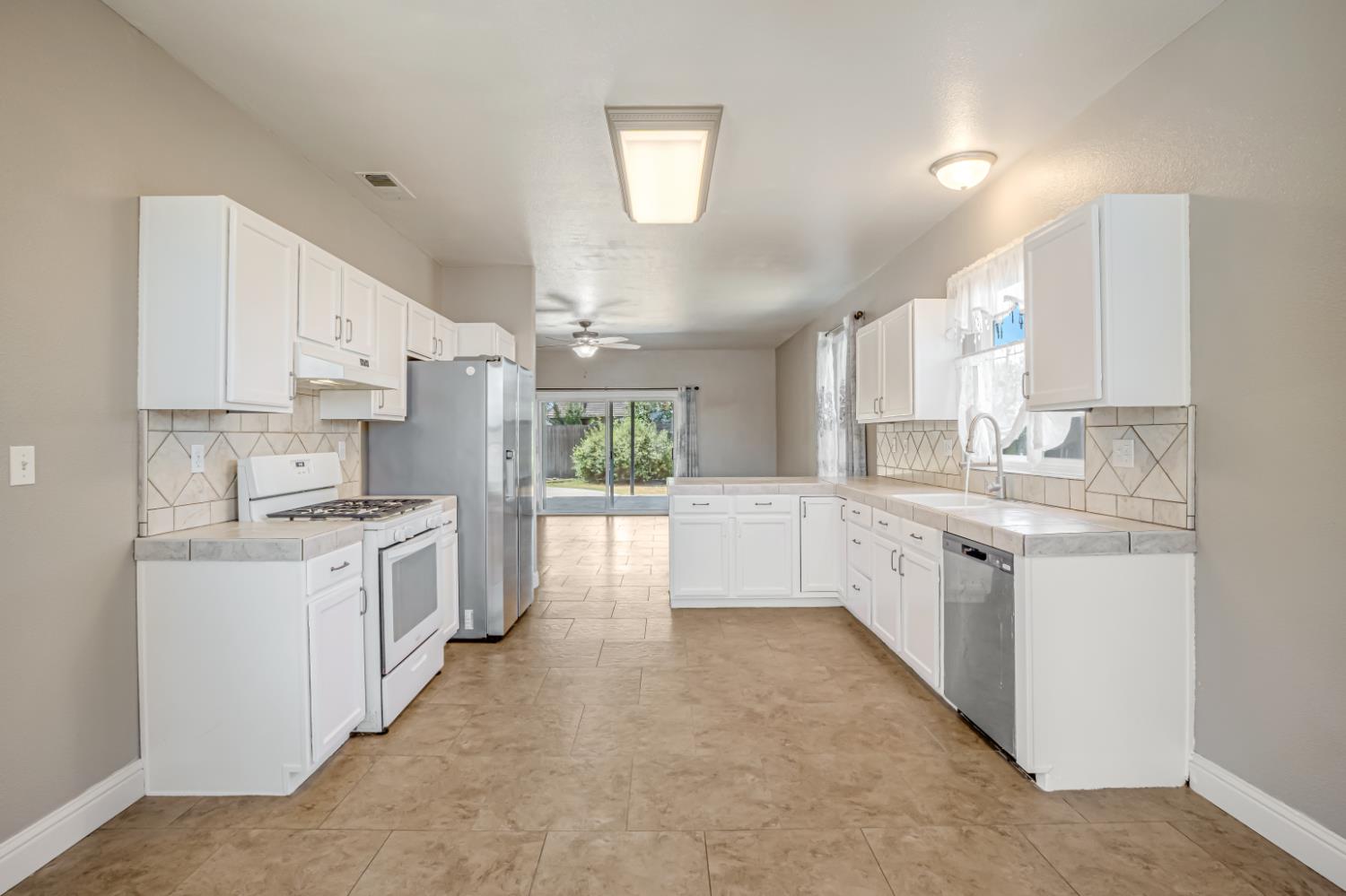 2468 S Phillip Ave, Fresno, CA 93727