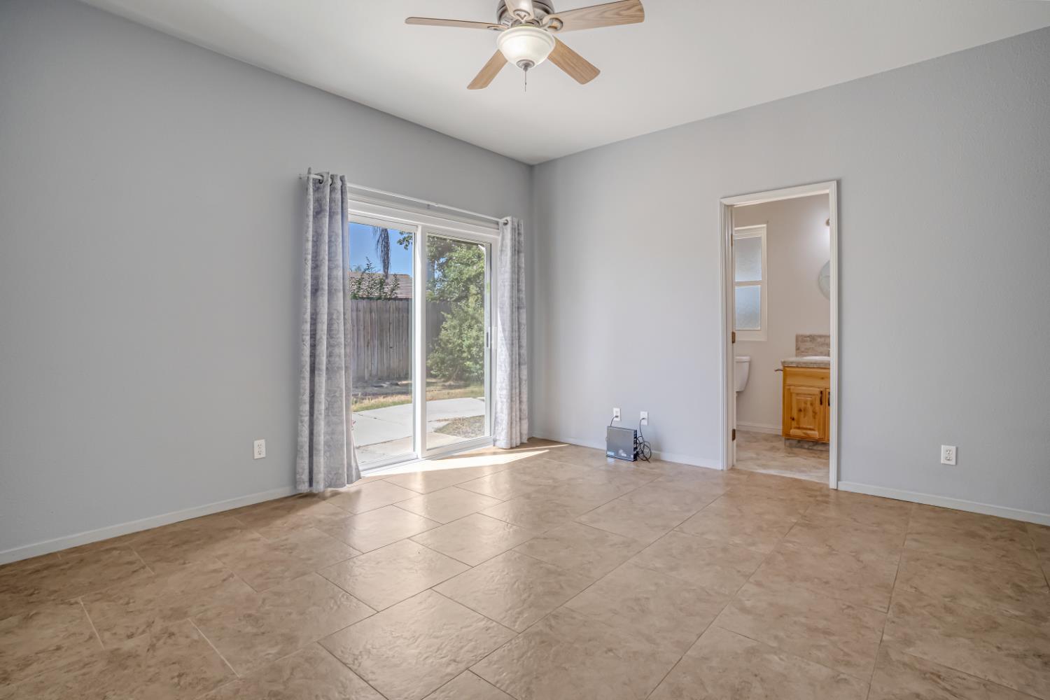 2468 S Phillip Ave, Fresno, CA 93727