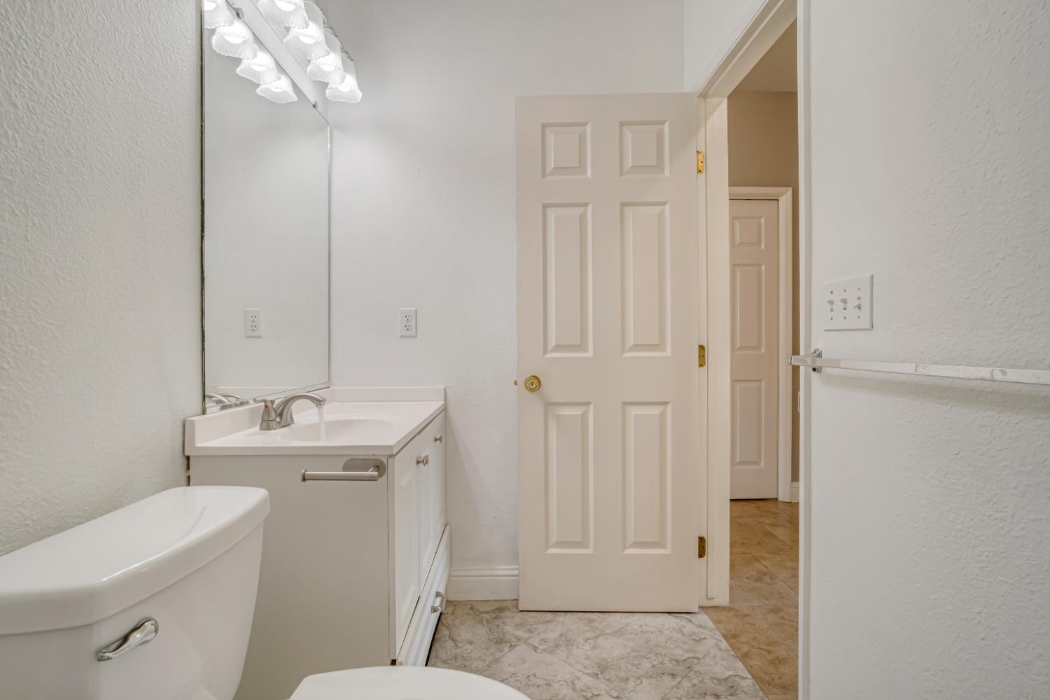 2468 S Phillip Ave, Fresno, CA 93727