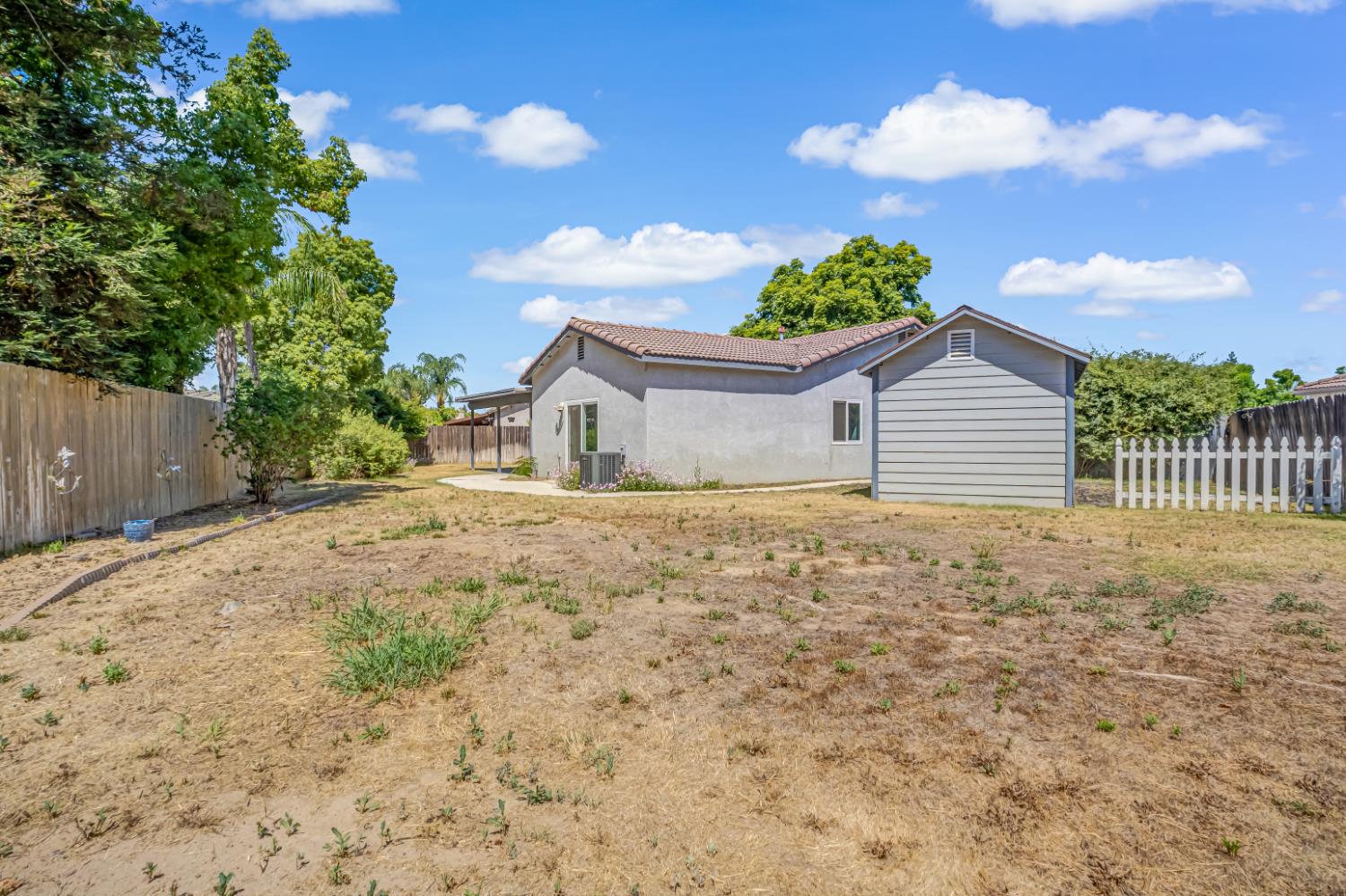 2468 S Phillip Ave, Fresno, CA 93727