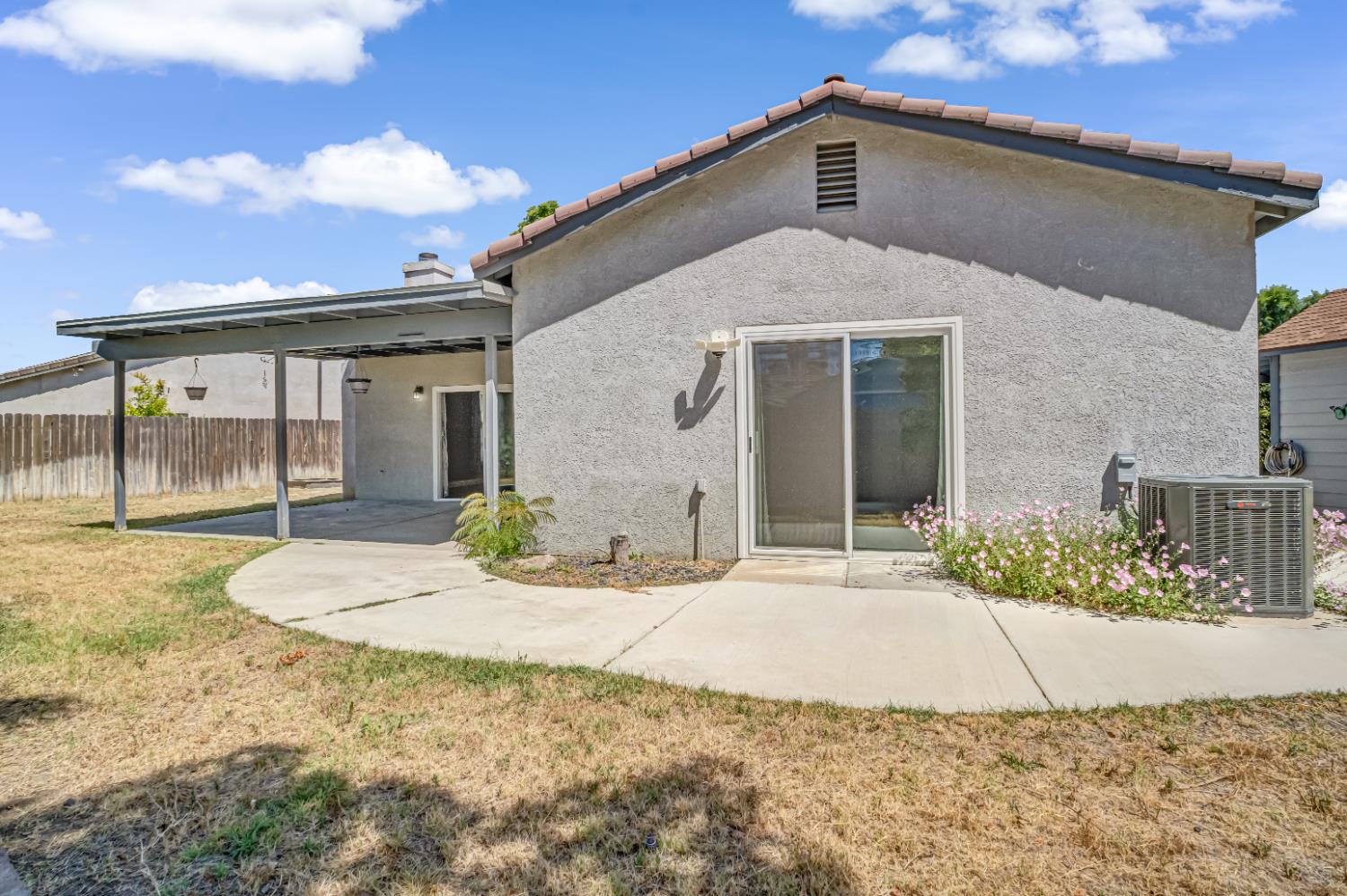 2468 S Phillip Ave, Fresno, CA 93727