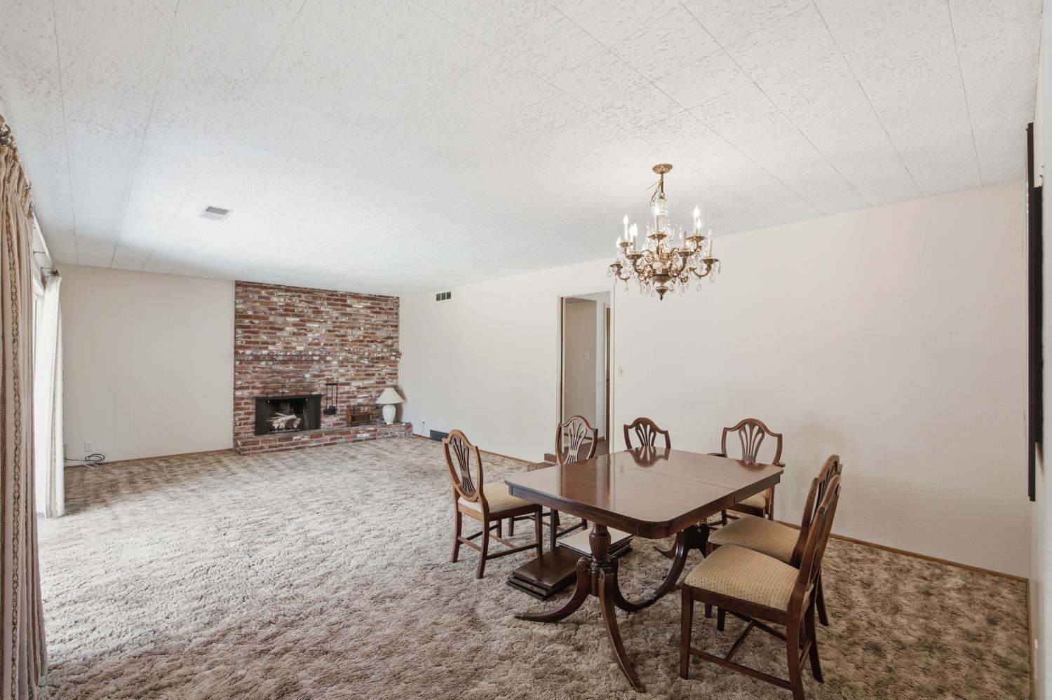 4328 E Rialto Ave, Fresno, CA 93726
