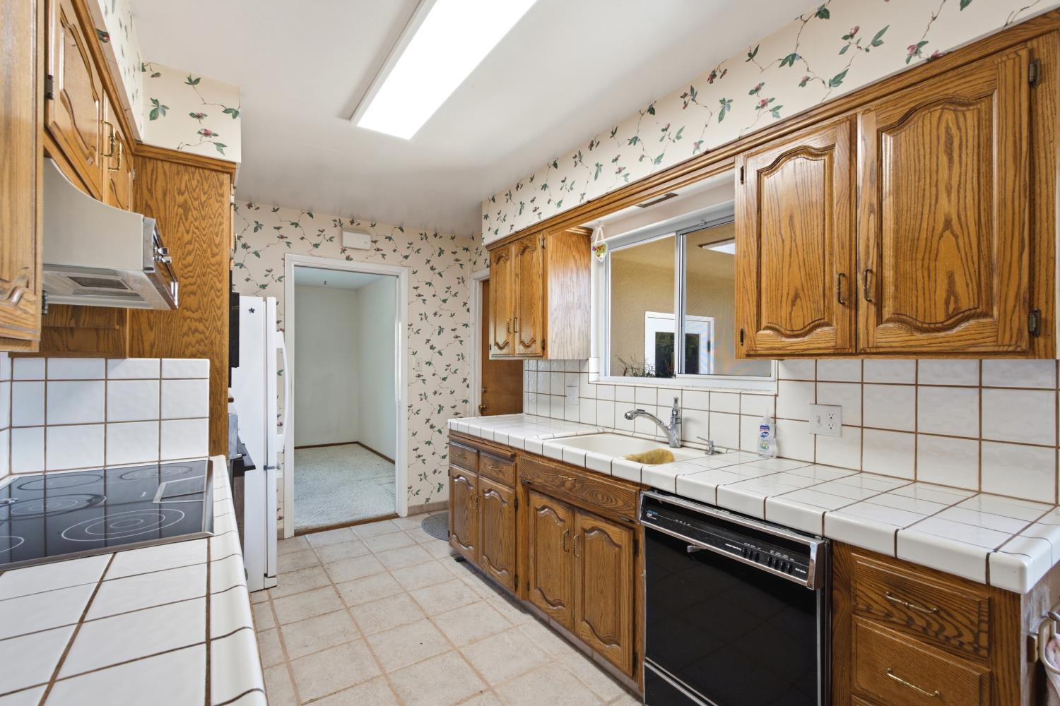 4328 E Rialto Ave, Fresno, CA 93726
