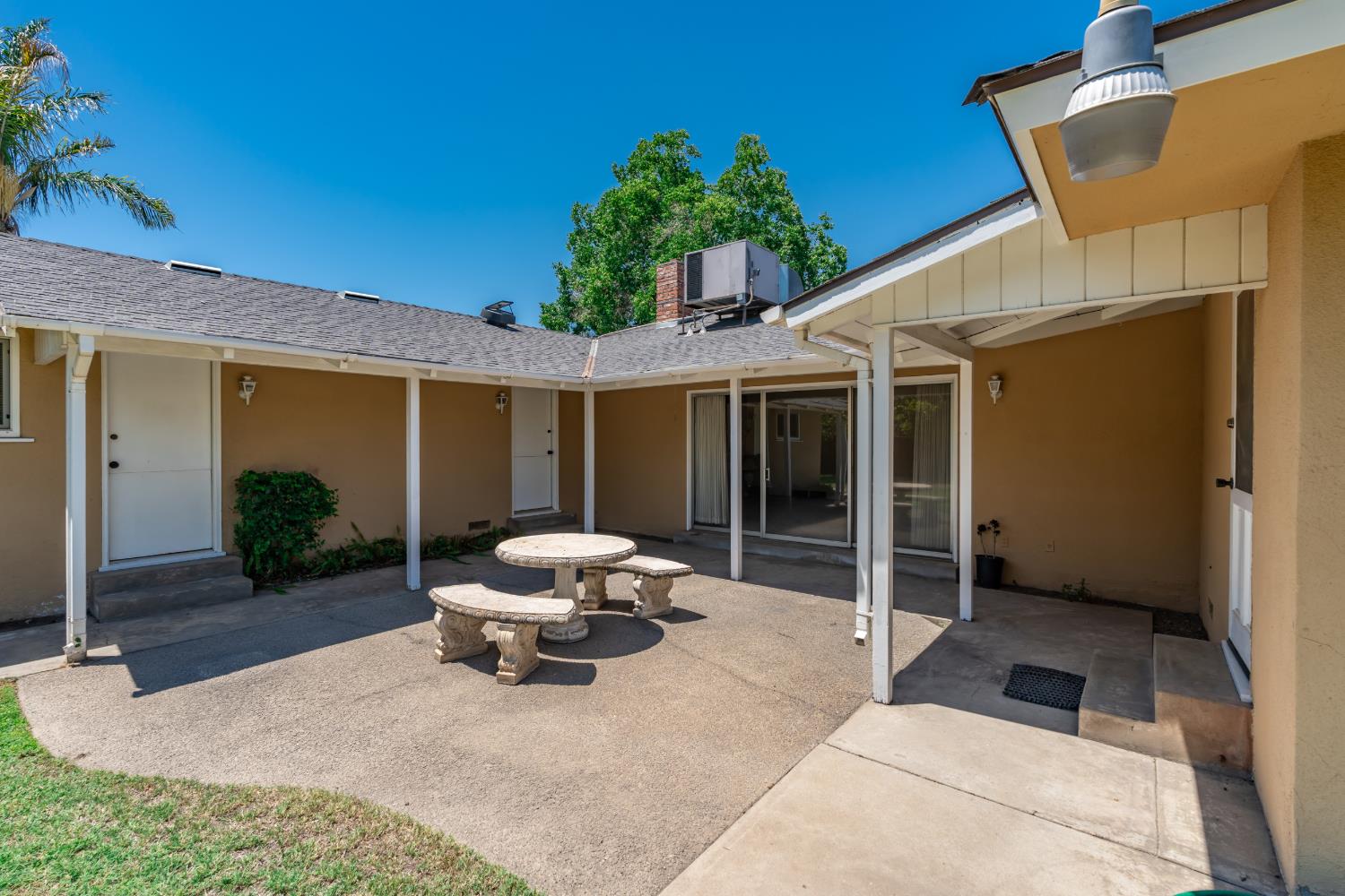 4328 E Rialto Ave, Fresno, CA 93726