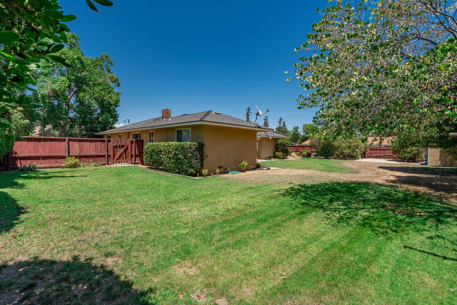 4328 E Rialto Ave, Fresno, CA 93726