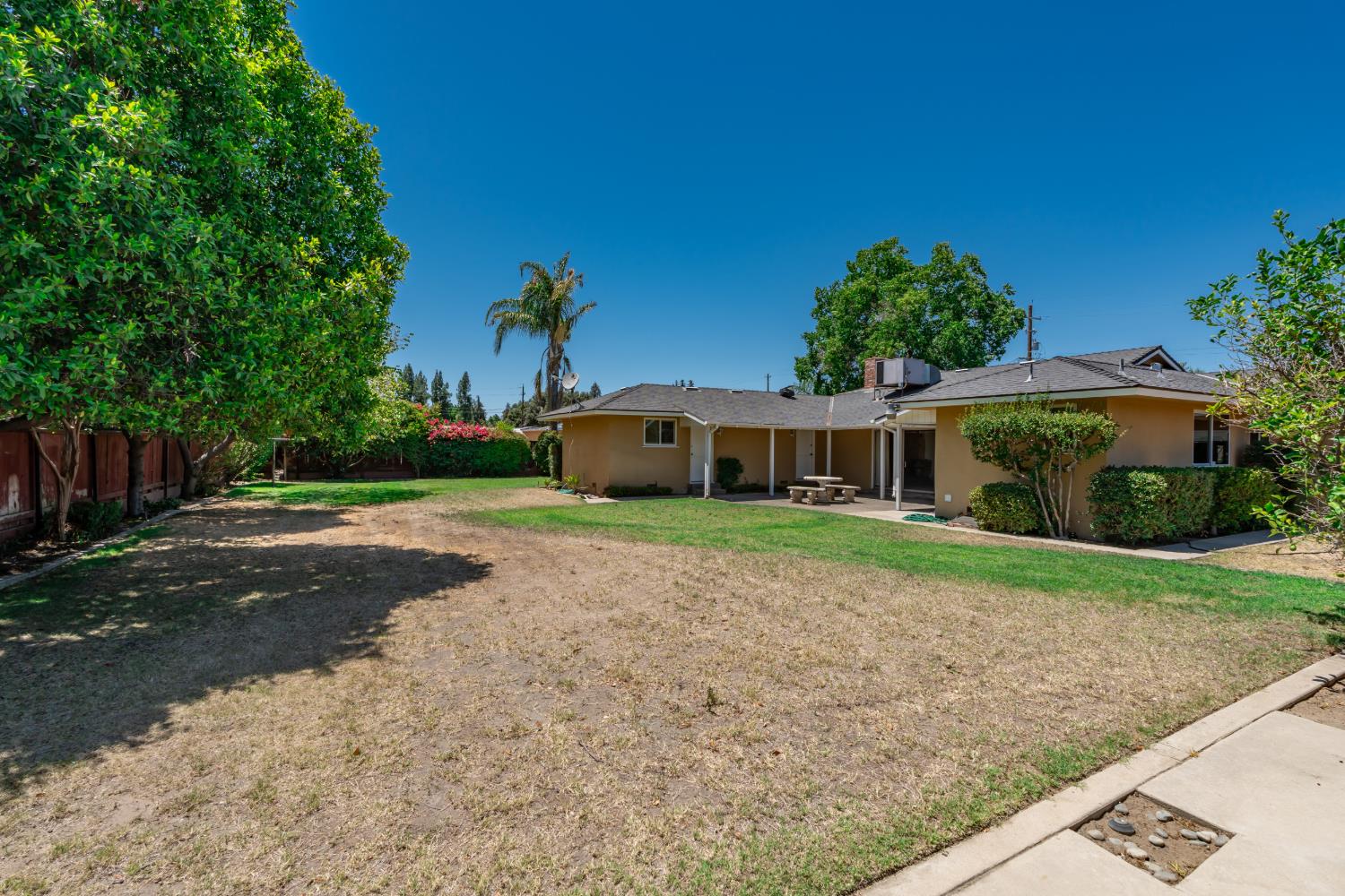 4328 E Rialto Ave, Fresno, CA 93726