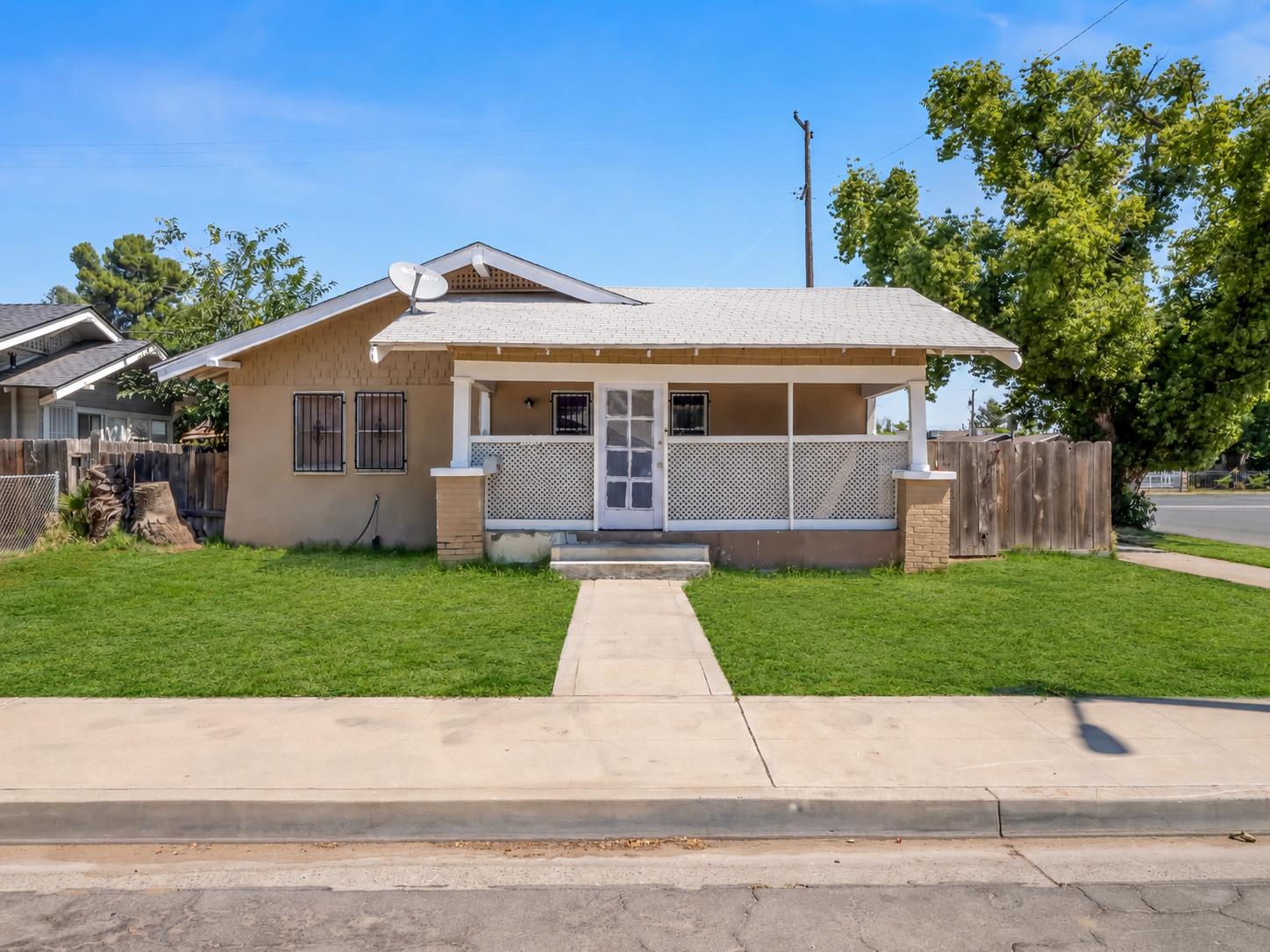 3957 E Verrue Ave, Fresno, CA 93702