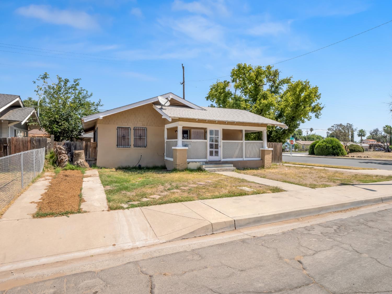 3957 E Verrue Ave, Fresno, CA 93702