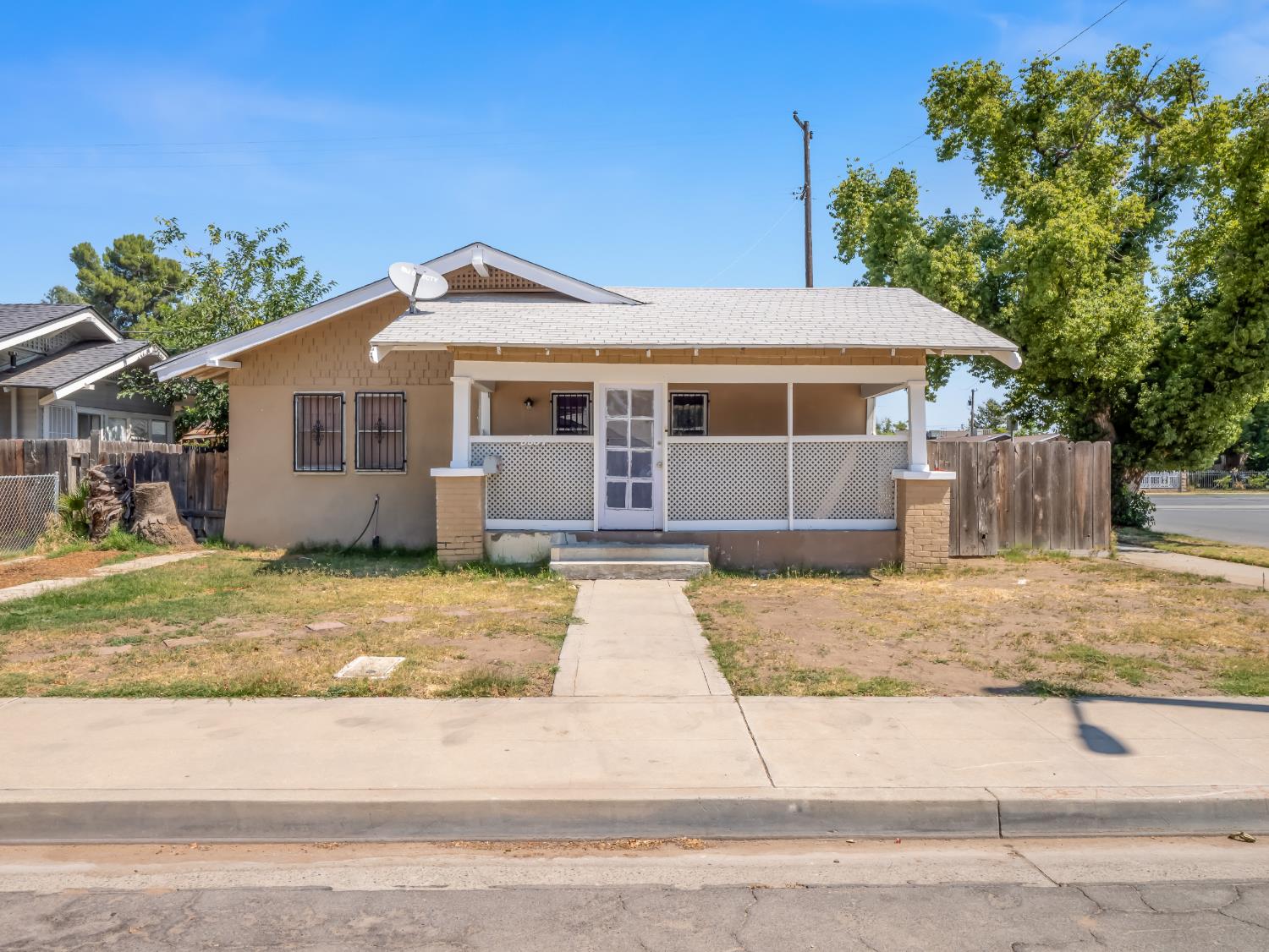 3957 E Verrue Ave, Fresno, CA 93702