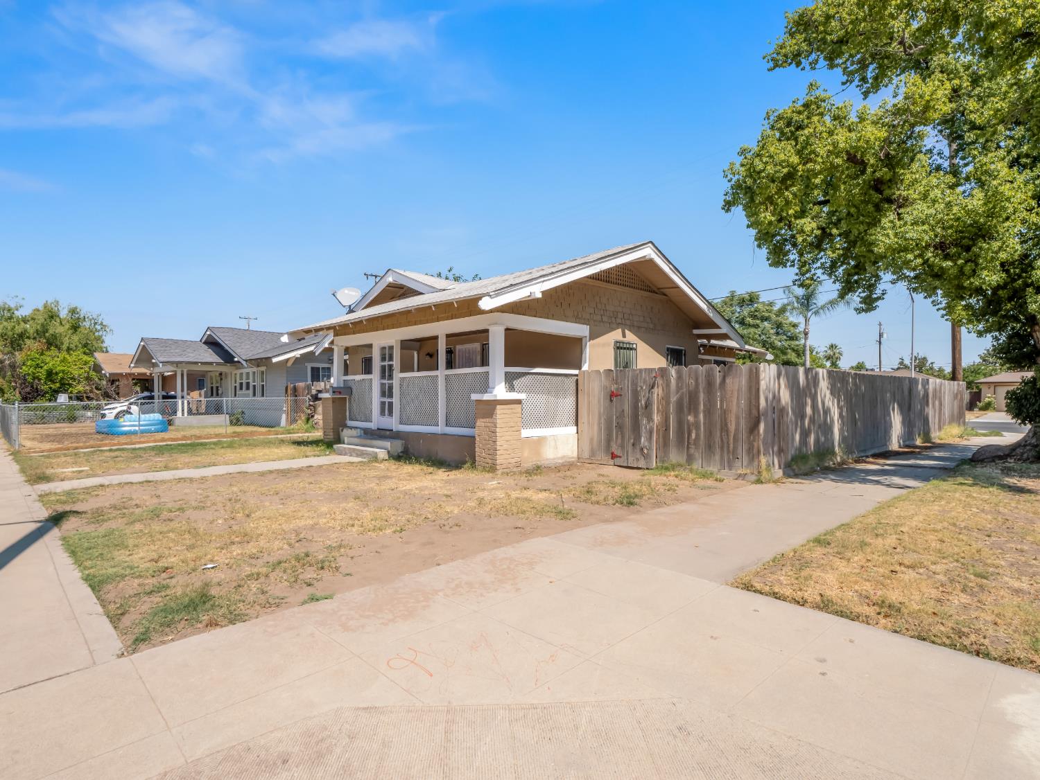 3957 E Verrue Ave, Fresno, CA 93702