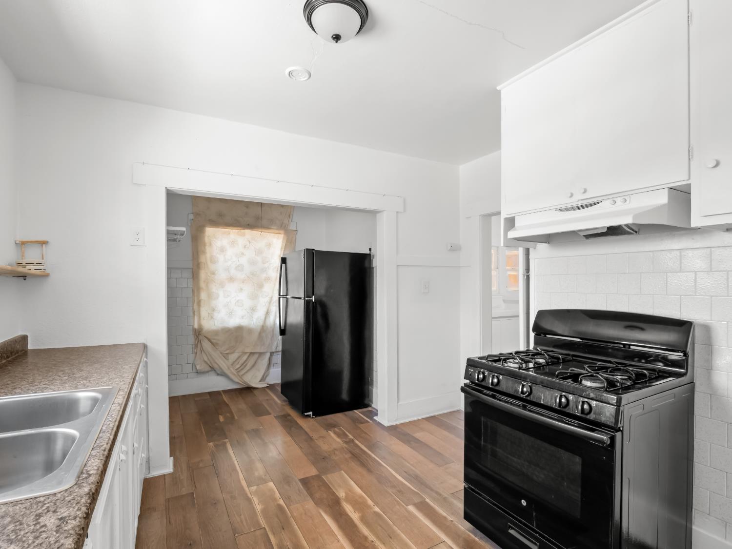 3957 E Verrue Ave, Fresno, CA 93702