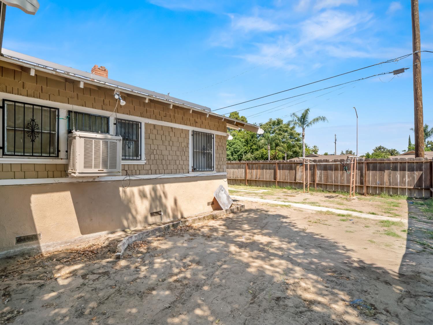 3957 E Verrue Ave, Fresno, CA 93702