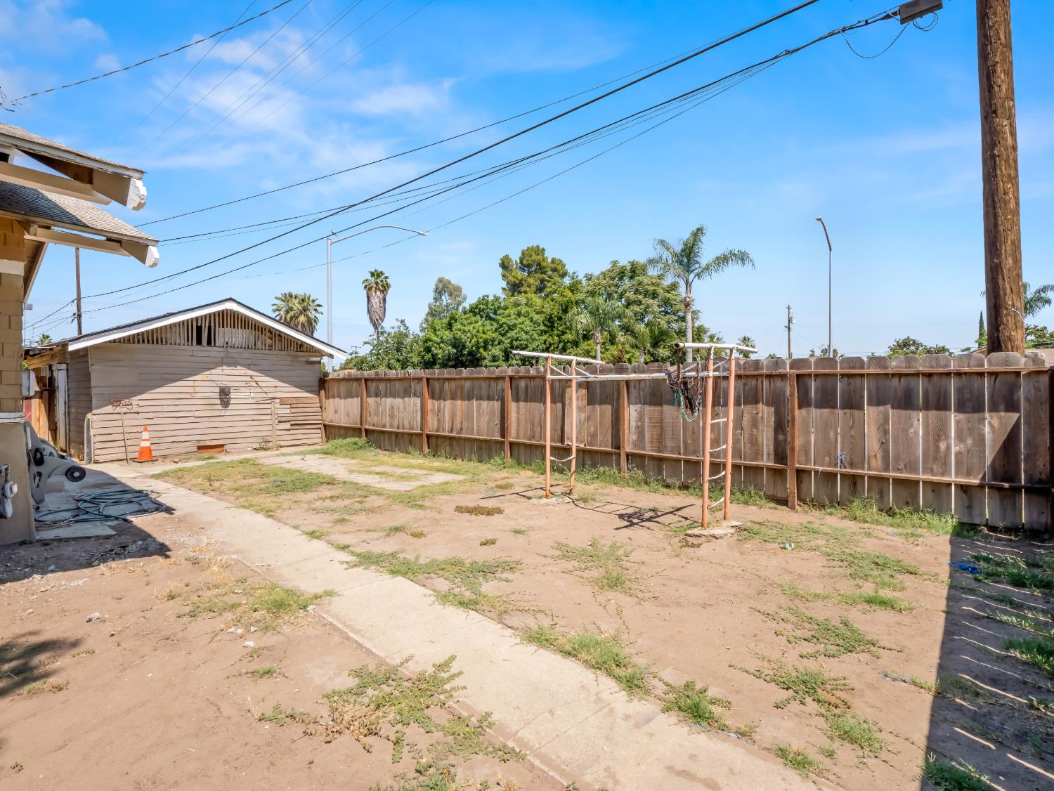 3957 E Verrue Ave, Fresno, CA 93702