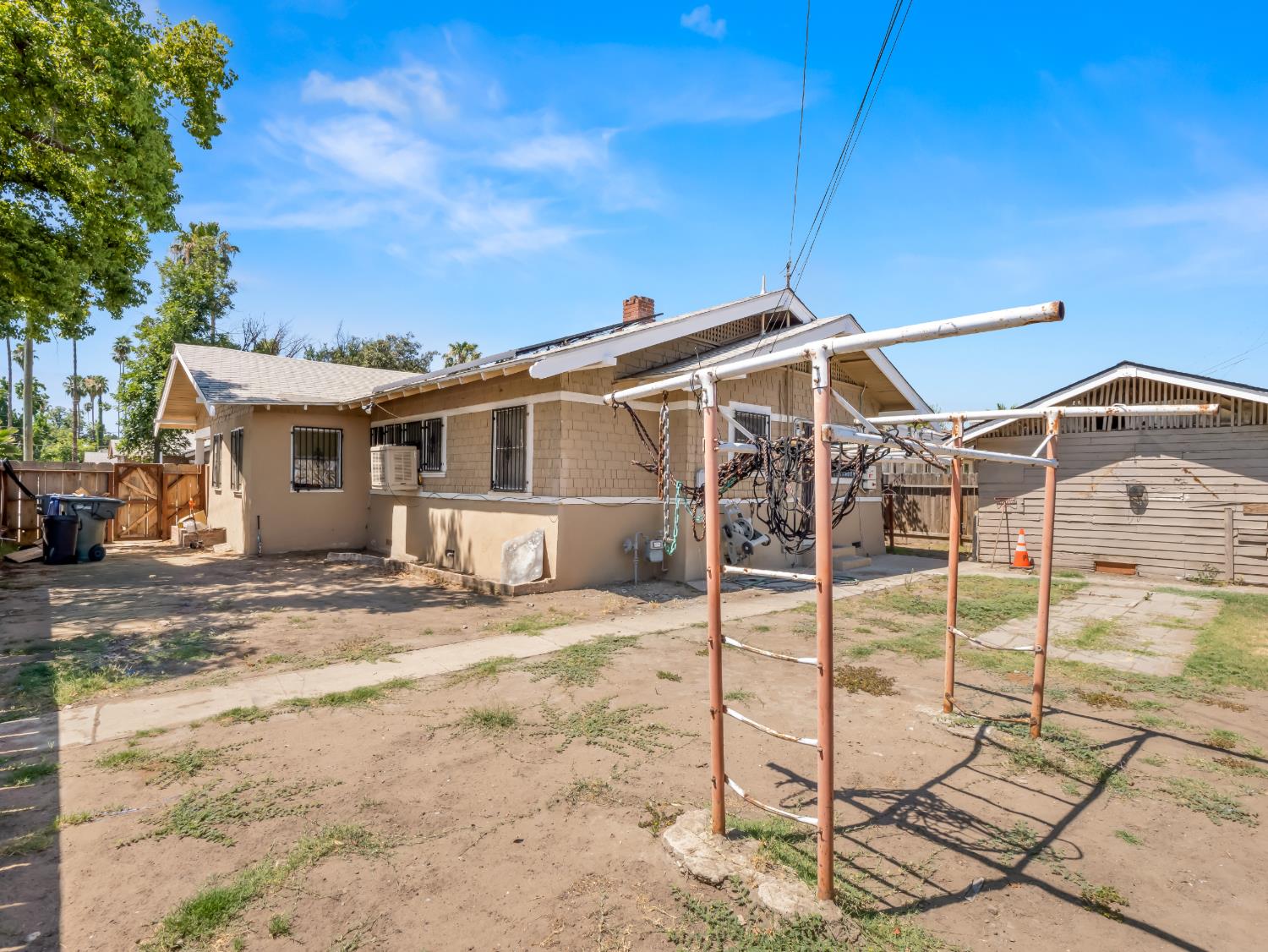 3957 E Verrue Ave, Fresno, CA 93702