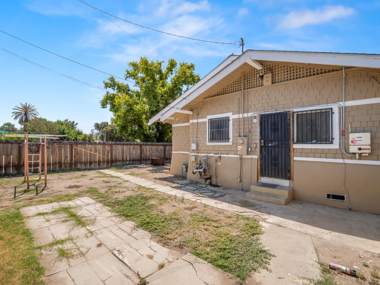 3957 E Verrue Ave, Fresno, CA 93702