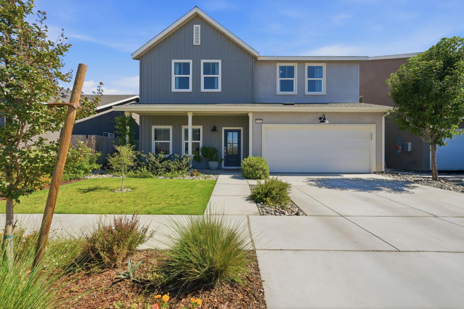 2445 W Claridge Way, Hanford, CA 93230