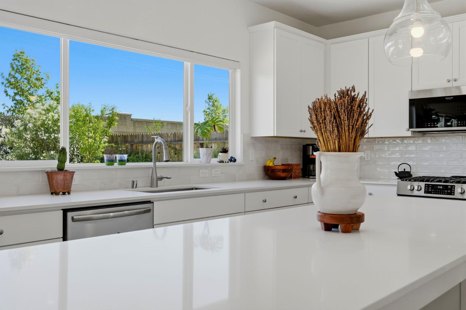 2445 W Claridge Way, Hanford, CA 93230