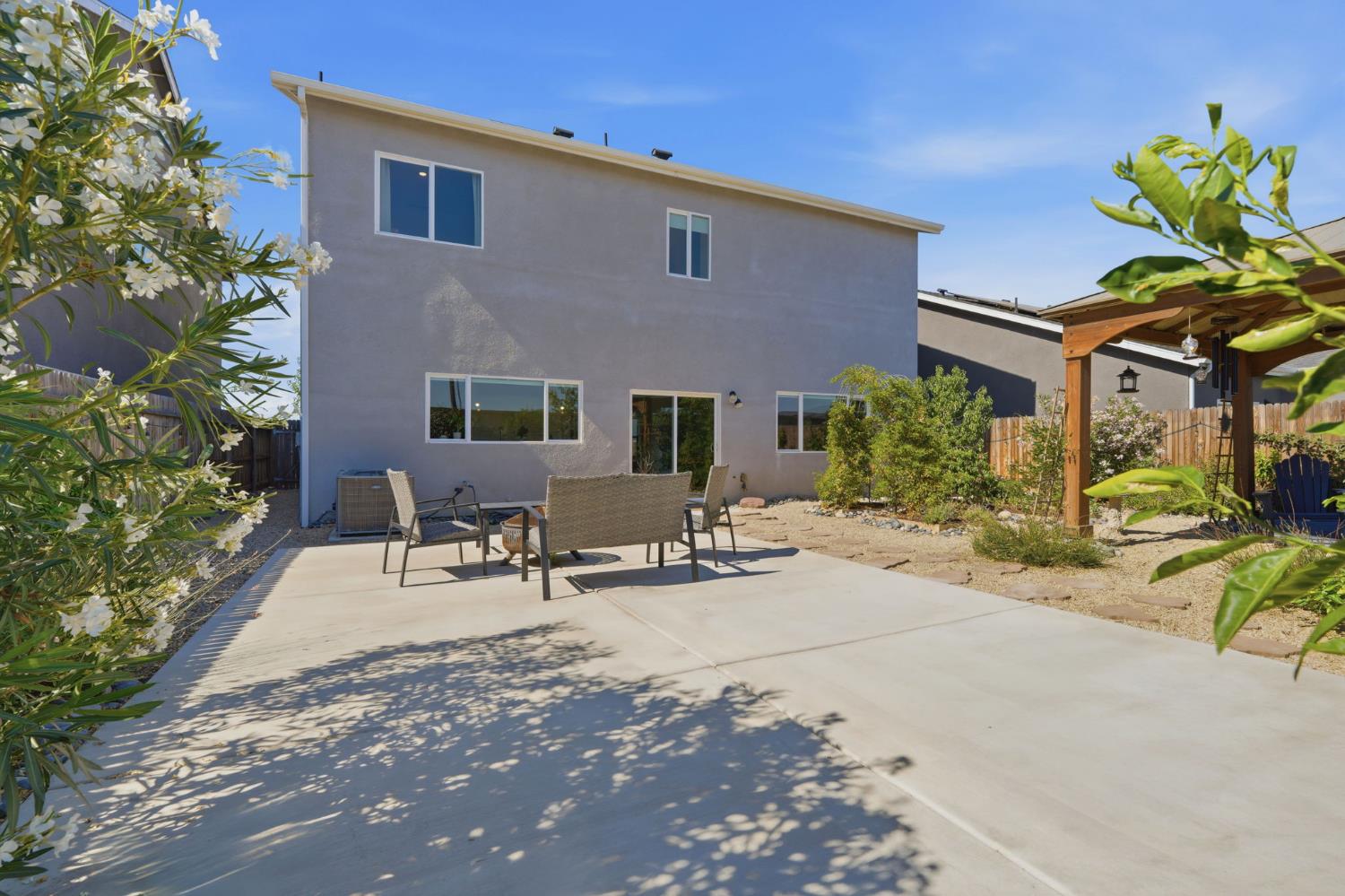 2445 W Claridge Way, Hanford, CA 93230