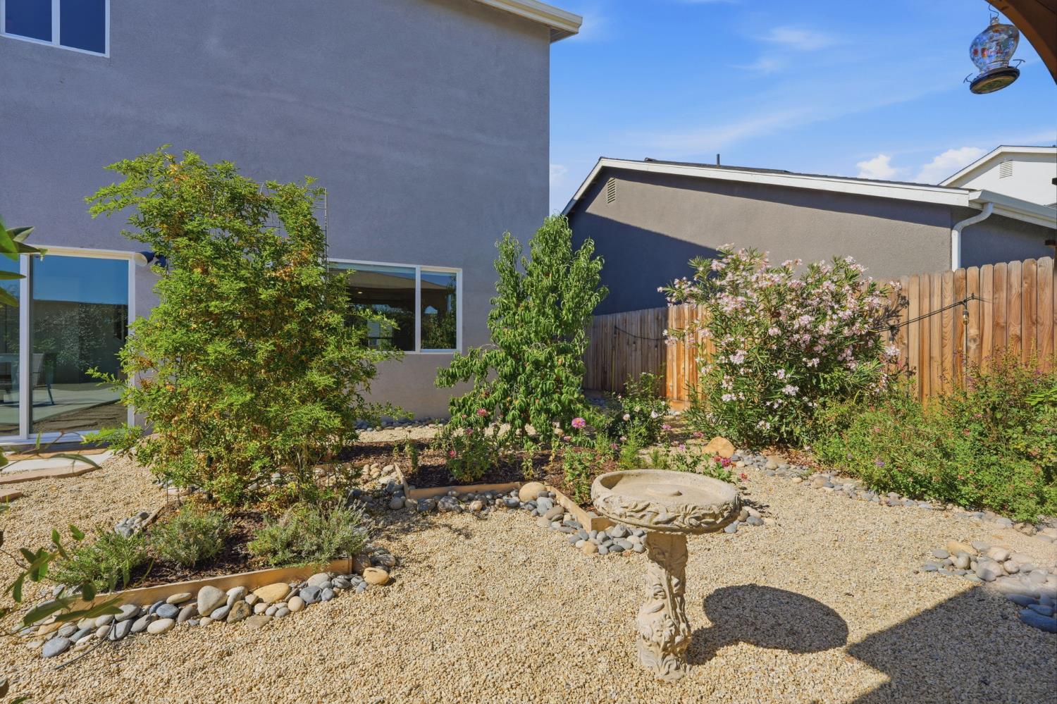 2445 W Claridge Way, Hanford, CA 93230