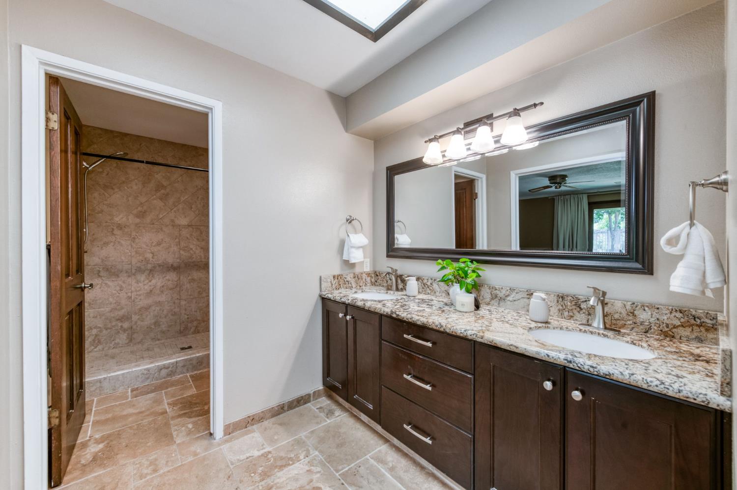 7238 N Ila, Fresno, CA 93711